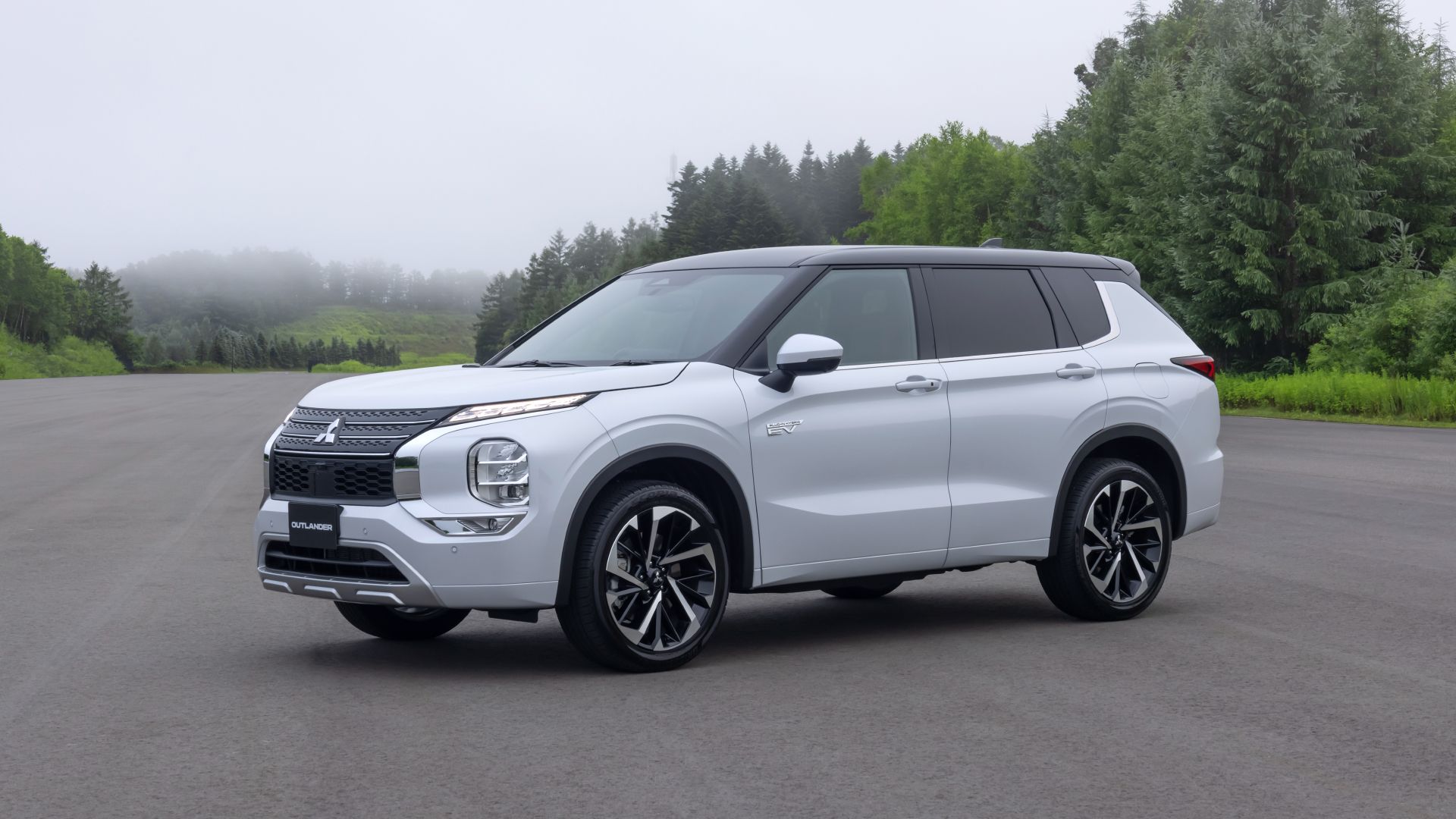 2025 Outlander PHEV Exterior Side Profile