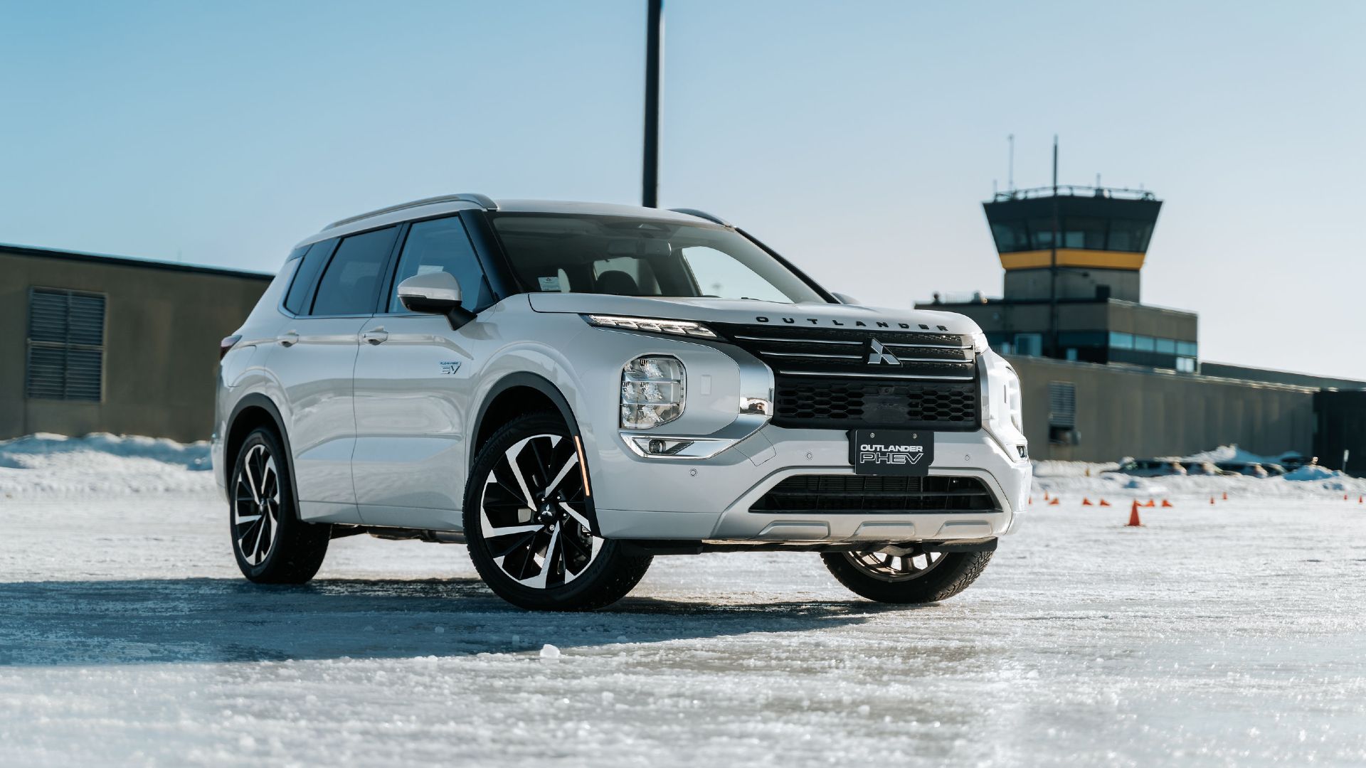 2025 Outlander PHEV Exterior Parked On Ices