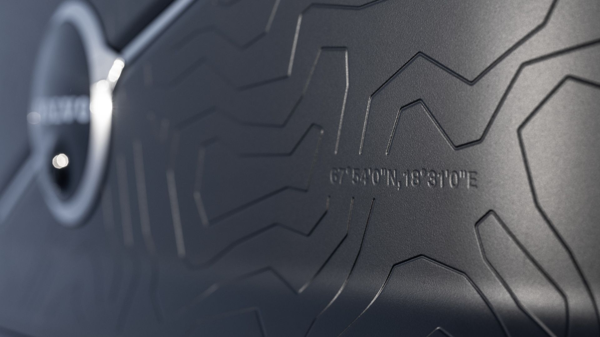 2026 Volvo EX30 Cross Country-01