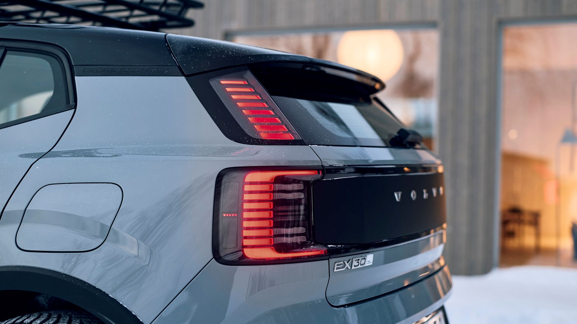 2026 Volvo EX30 Cross Country-08