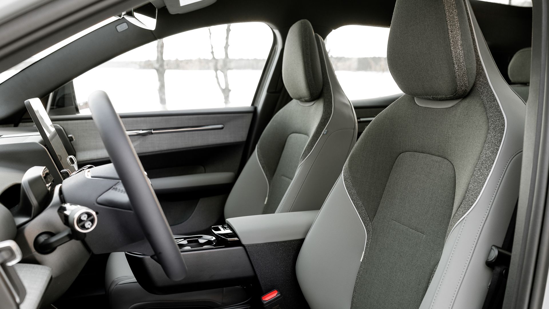 2026 Volvo EX30 Cross Country-23