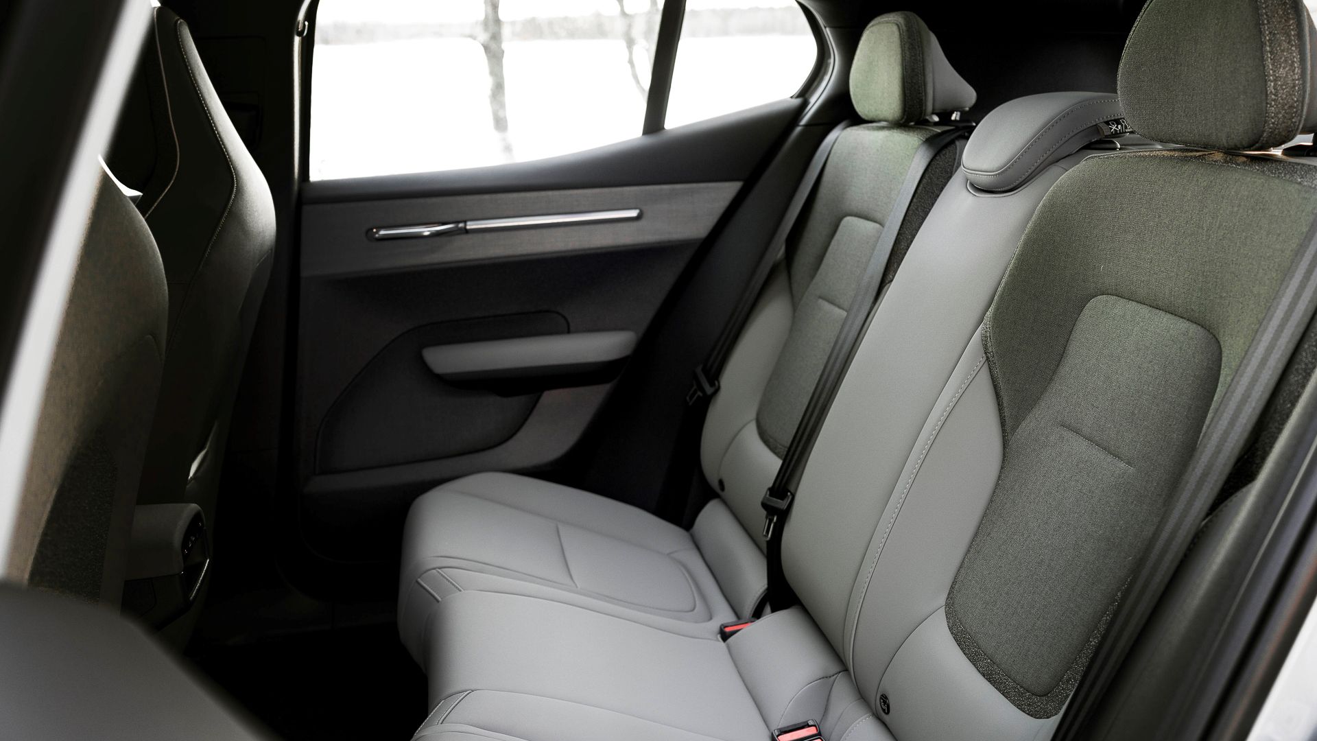 2026 Volvo EX30 Cross Country-24