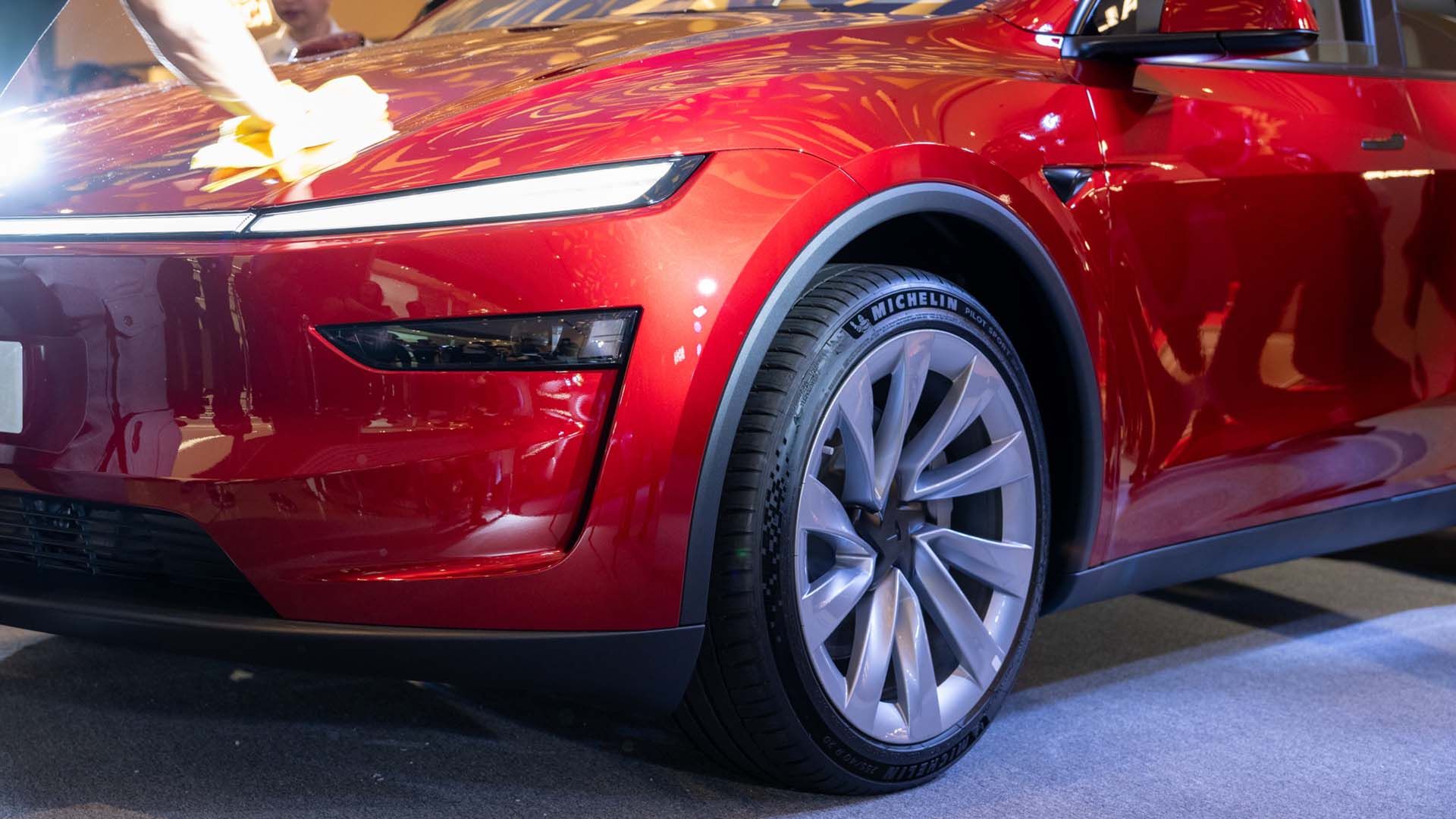 The 20-inch wheels of a 2025 Tesla Model Y