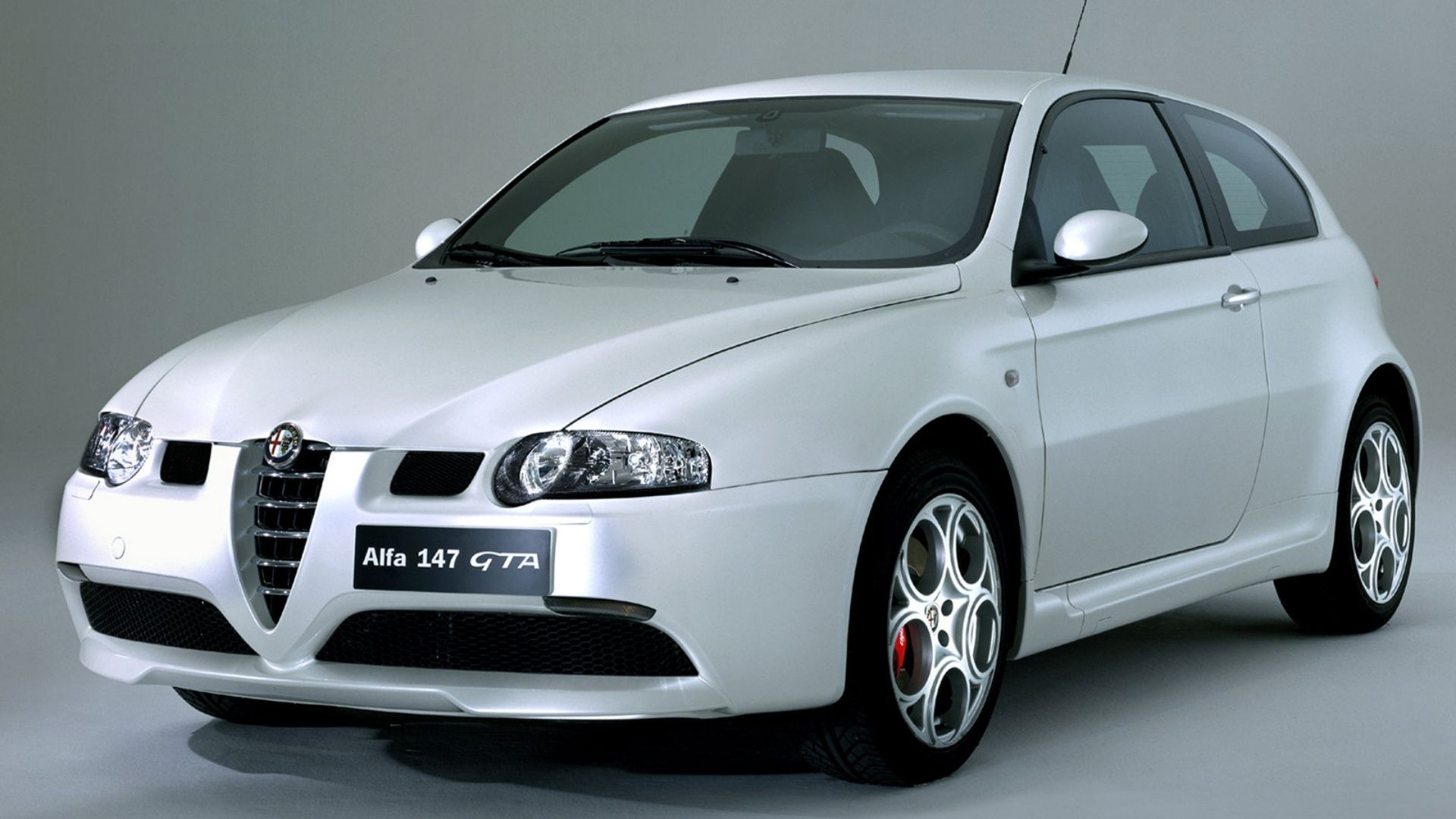 Alfa Romeo 147 GTA 2002 Front Three-Quarter