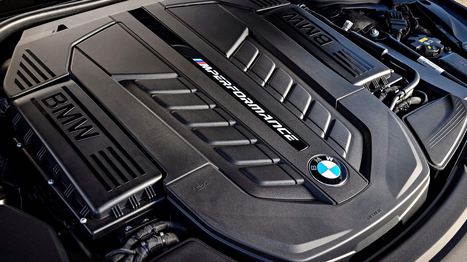 BMW M760i engine bay