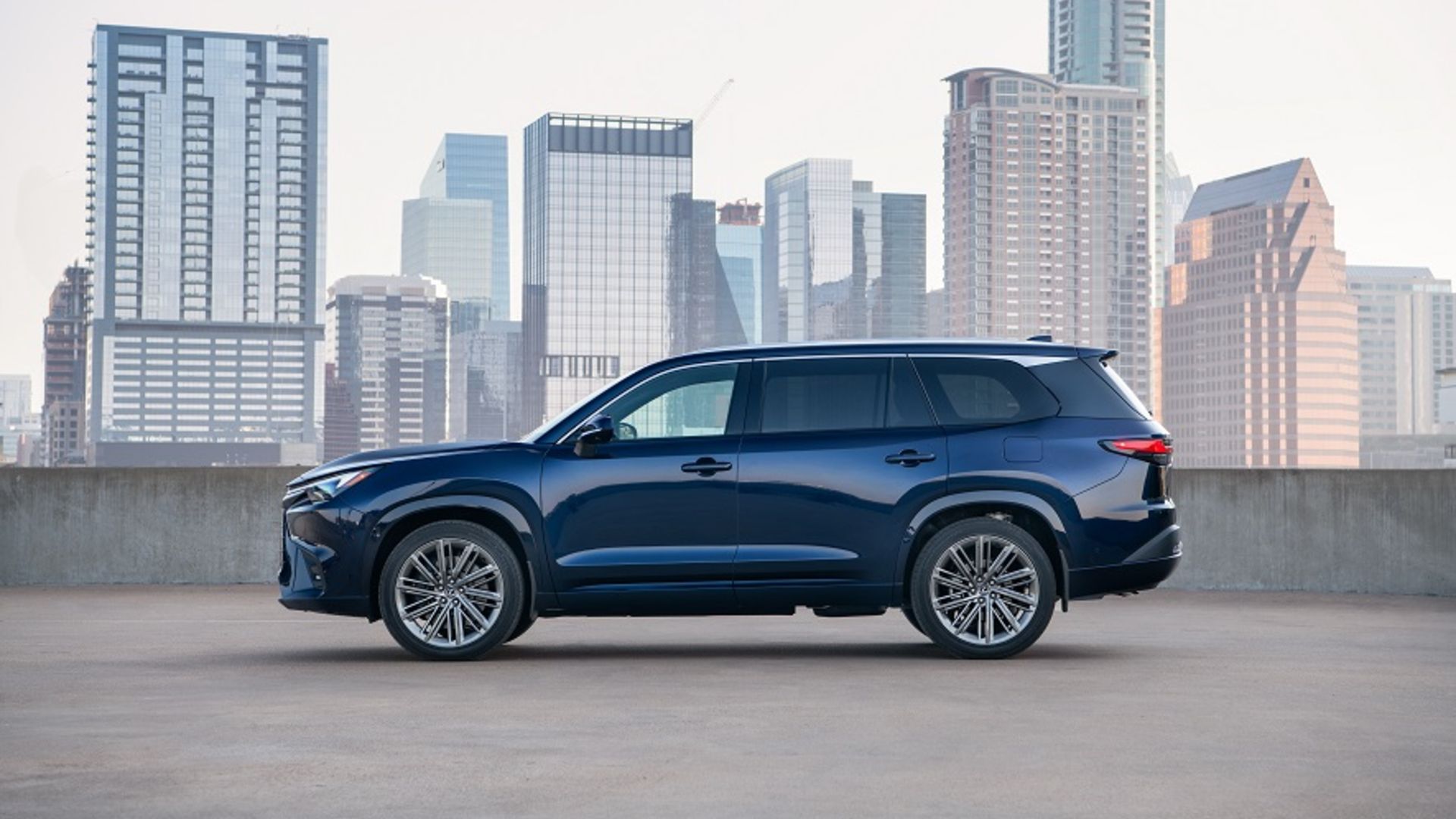 2024 Lexus TX 550h+ PHEV Exterior Side Profiel