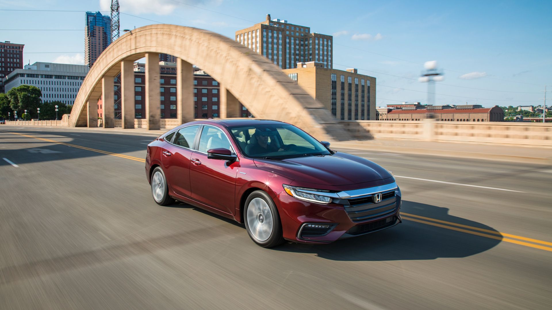 Unveiling the Honda Insight Hybrid: Fuel Efficiency, Battery Replacement Costs, and Technology Insights