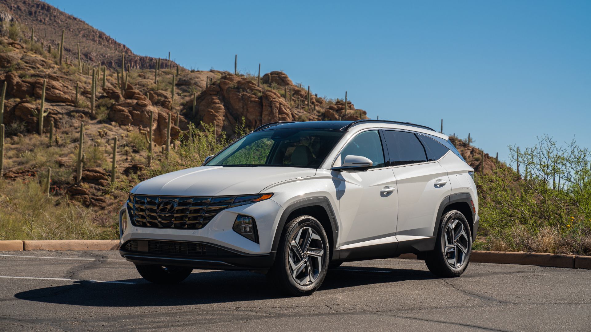 Hyundai Tucson Hybrid Exterior Parked
