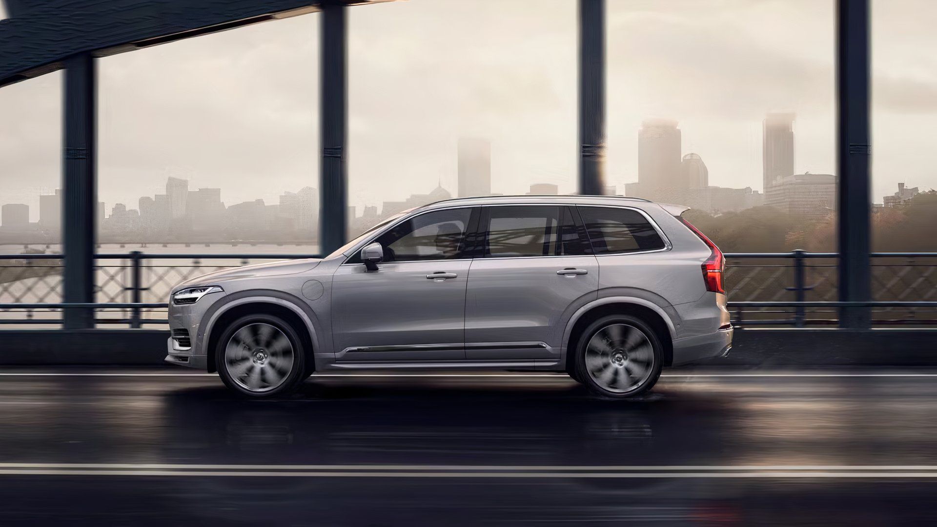 Volvo XC90 Plug-In Hybrid Inscription T8 in Birch Light Metallic
