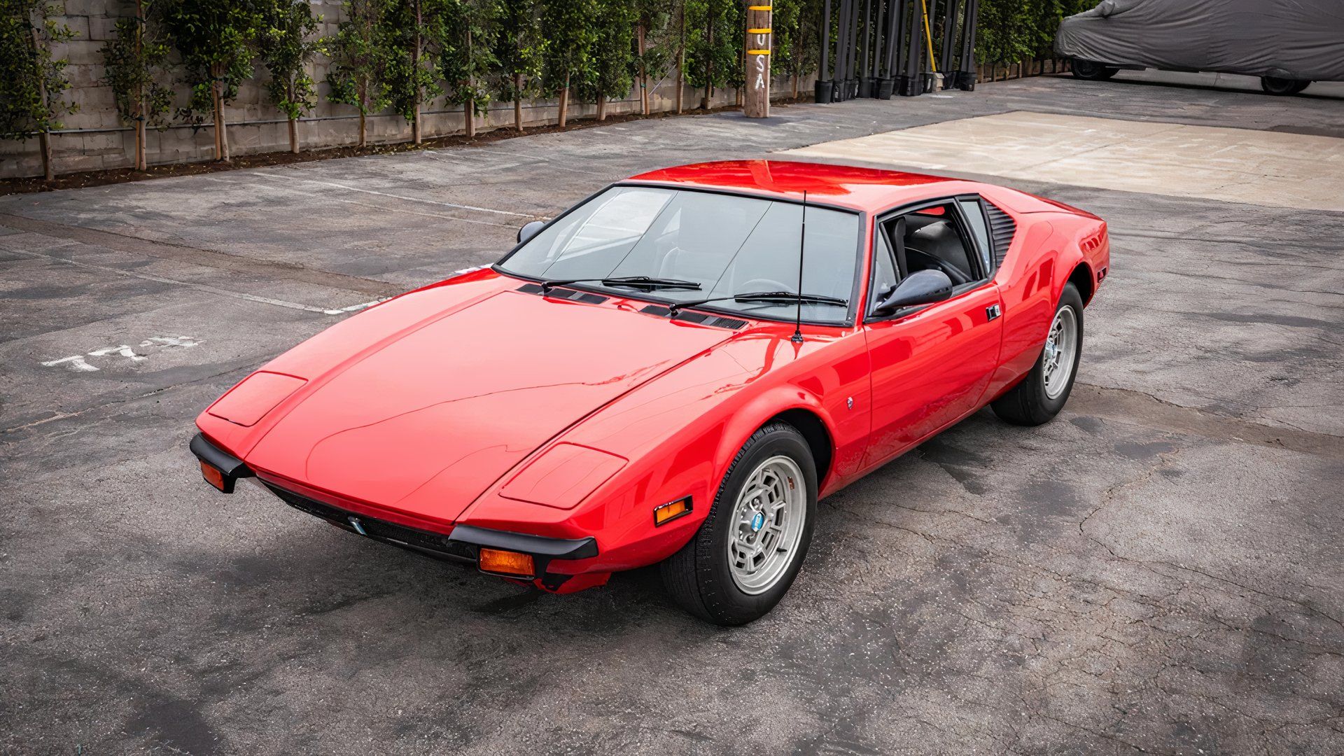 1971 De Tomaso Pantera, front 3/4