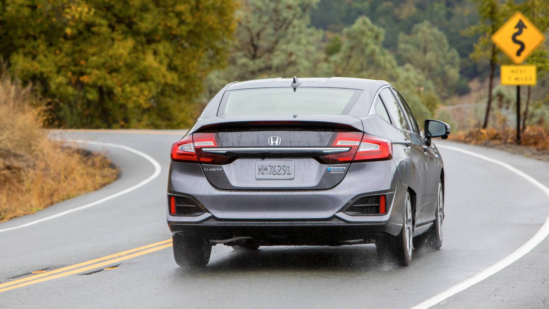 Rear 3/4 view of a 2018 Honda Clarity Plug-in Hybrid