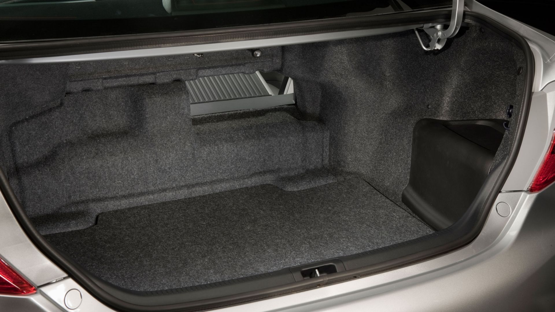 2012 -- 2014 Toyota Camry Hybrid Trunk
