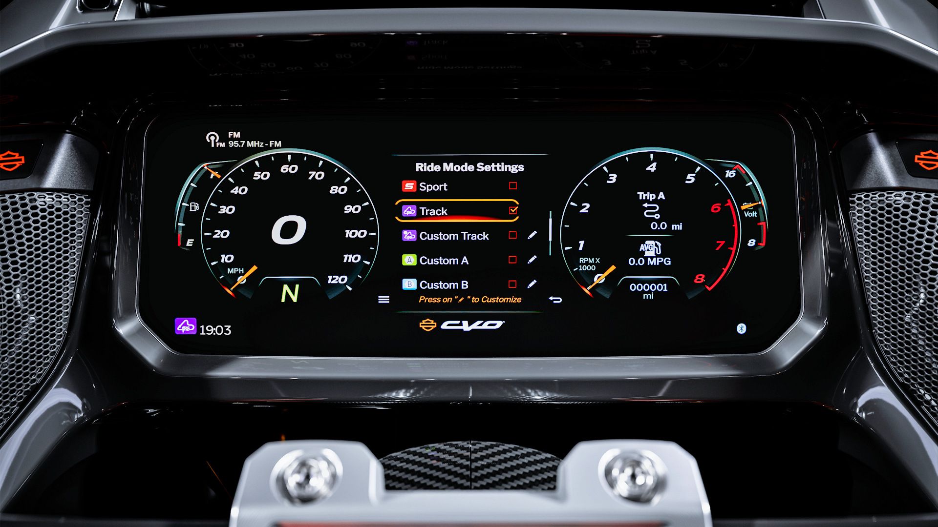     2025 Harley-Davidson CVO Road Glide RR instrument panel Close-up Detail