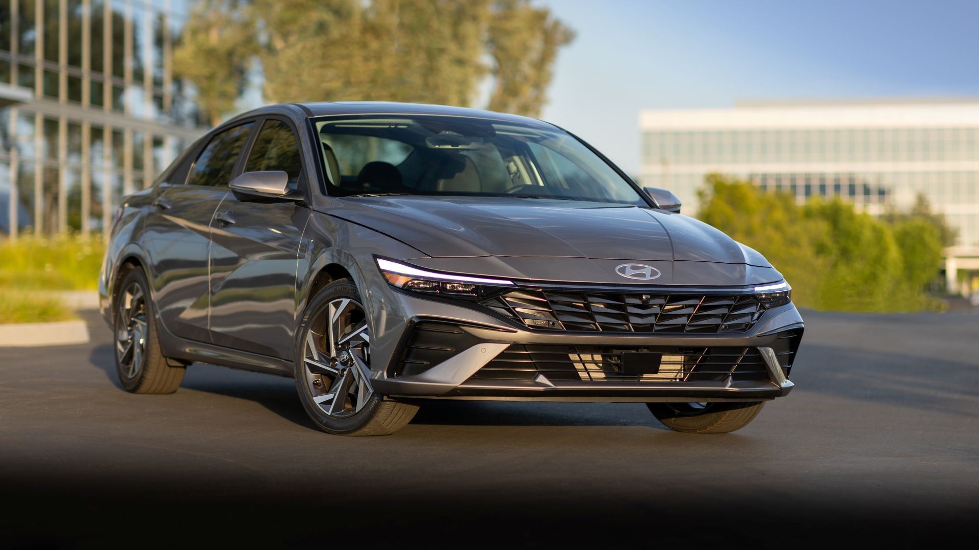 2025 Hyundai Elantra Hybrid Parked Front Three-Quarter 02