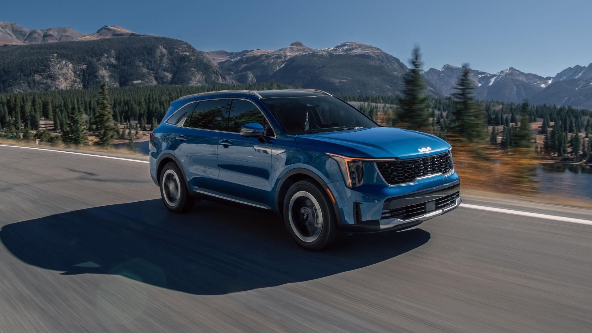 2025 Kia Sorento Hybrid Front Three-Quarter Driving