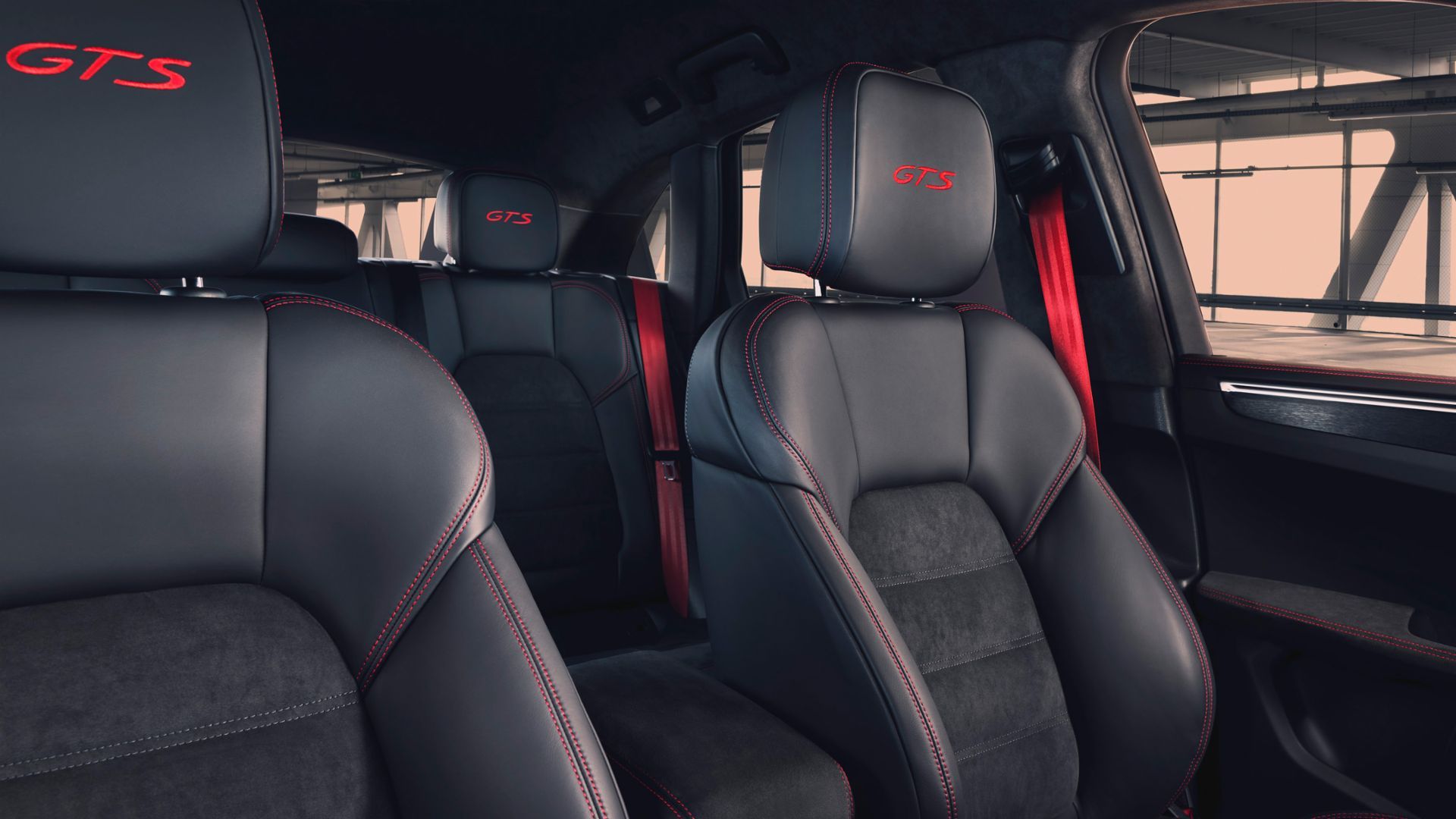 2025 Porsche Macan GTS interior