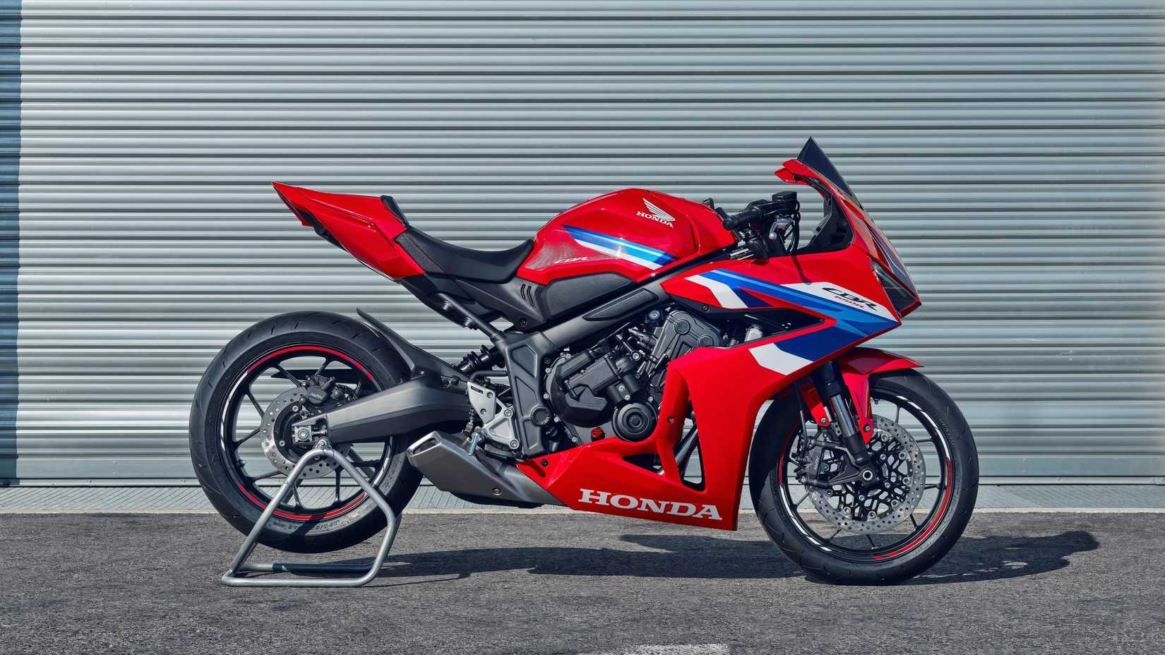 2025 Honda CBR650R E-Clutch side profile view