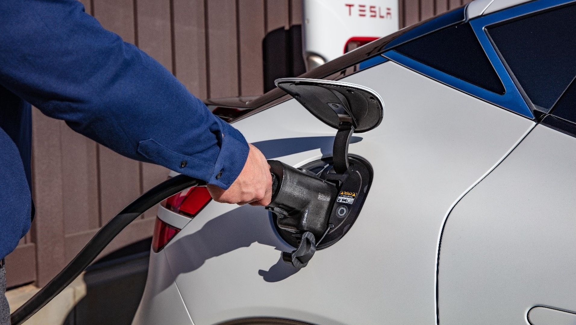 5150-GENESISOFFERSCOMPLIMENTARYNACSADAPTERSANDACCESSTOTESLASUPERCHARGERNETWORKTOENHANCECHARGINGCONVENIENCEFORU.S.EVOWNERS