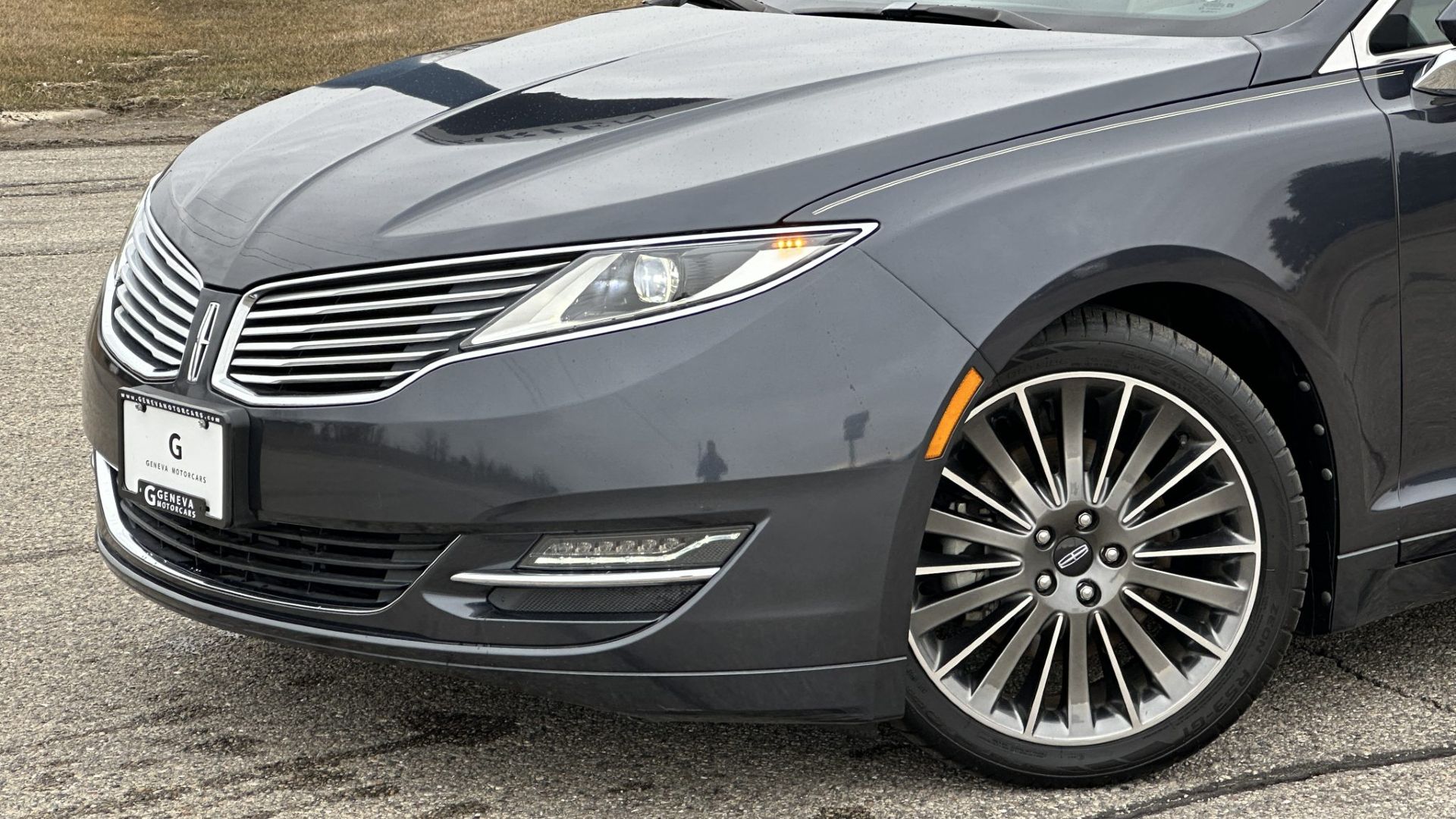 2013 Lincoln MKZ Exterior Close Up Of Front And Wheel