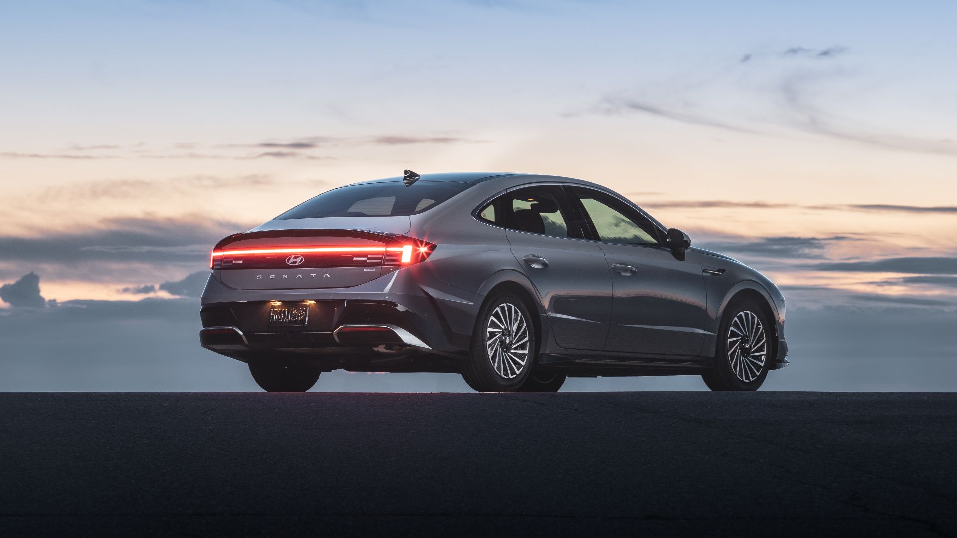 2025 Hyundai Sonata Hybrid Limited Exterior Rear Profile