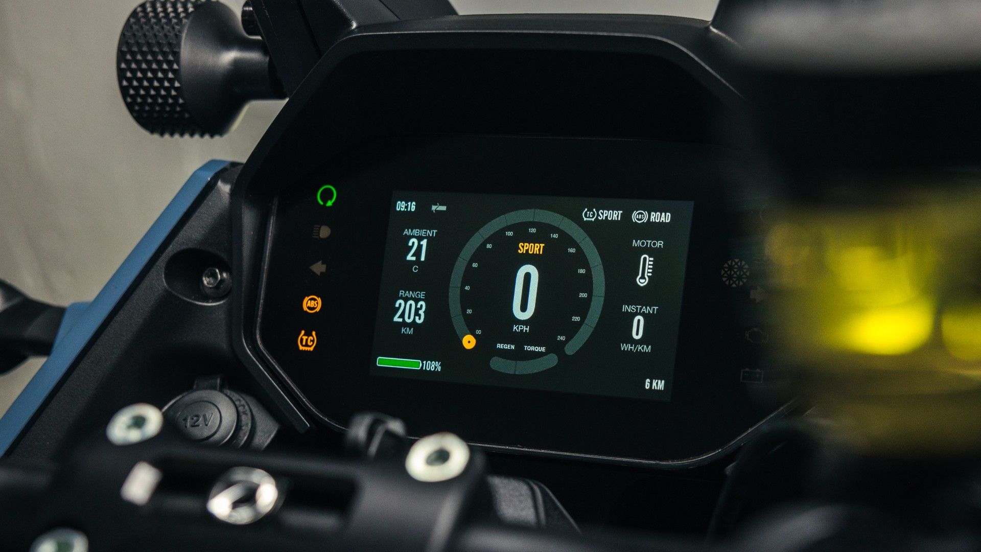 2025 Zero DSR/X TFT display close-up shot