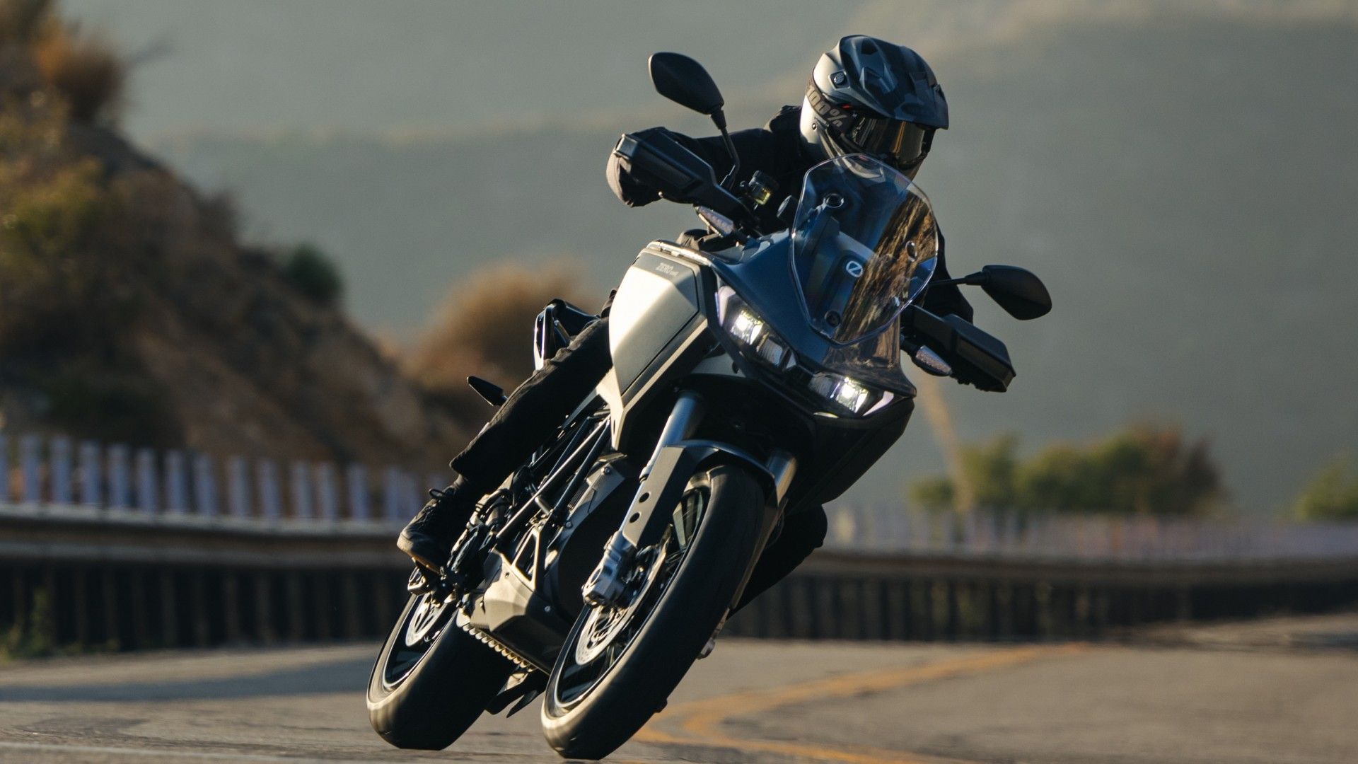 2025 Zero DSR/X touring ADV cornering front fascia view