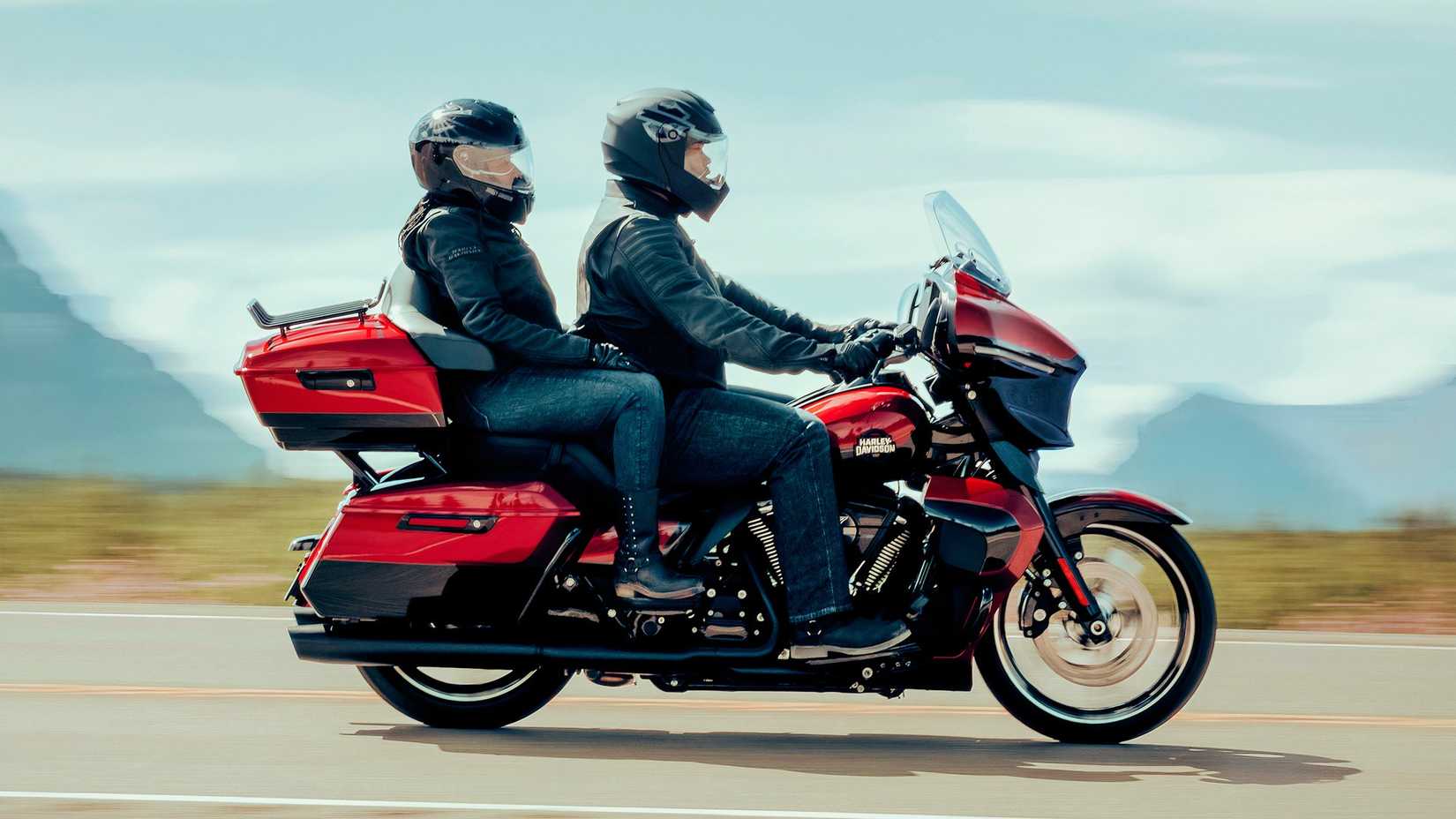 Rider and passenger on a Harley-Davidson Street from 2025 Glide Ultra from Harley-Davidson