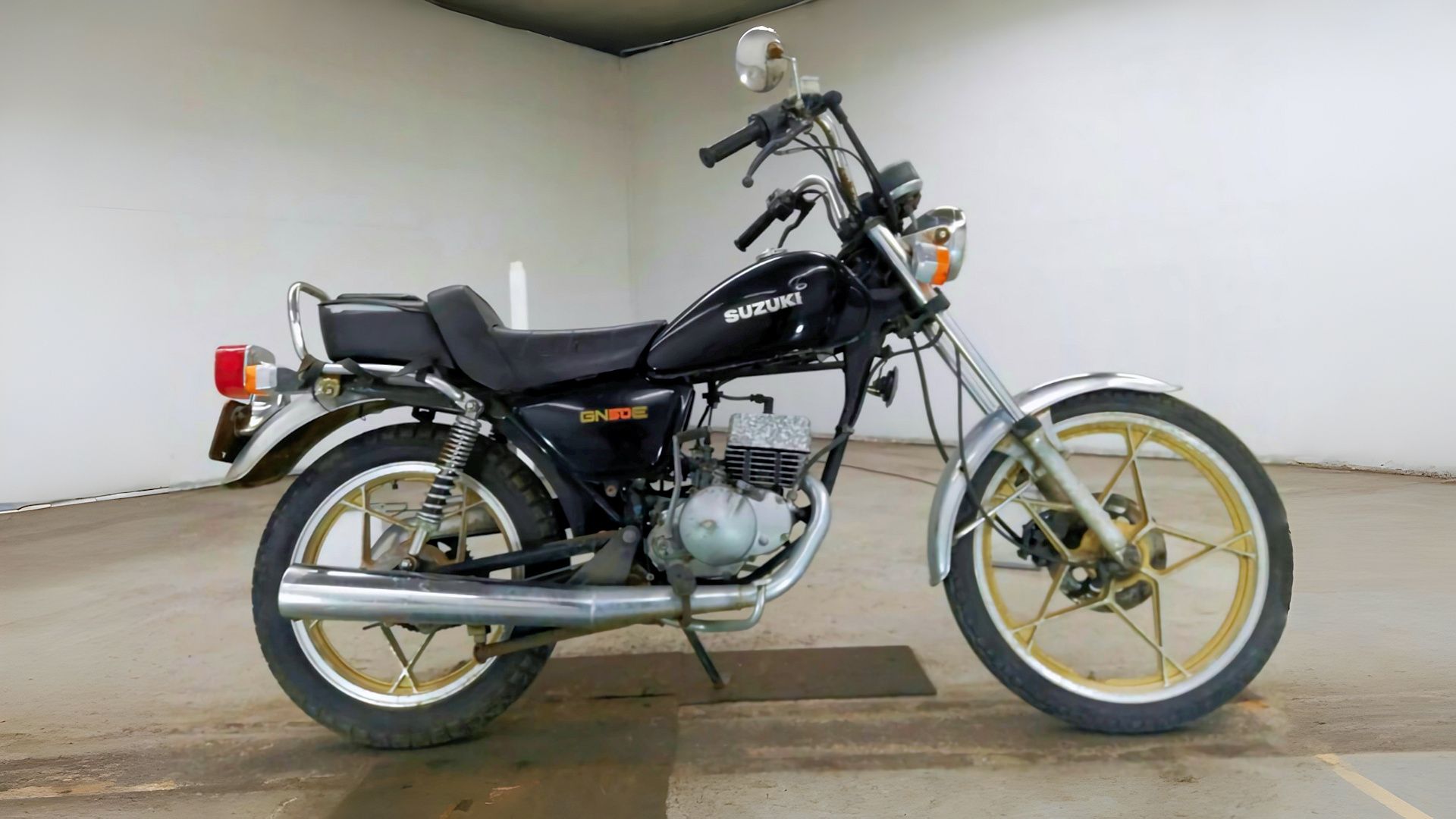 suzuki-gn50-static-profile-