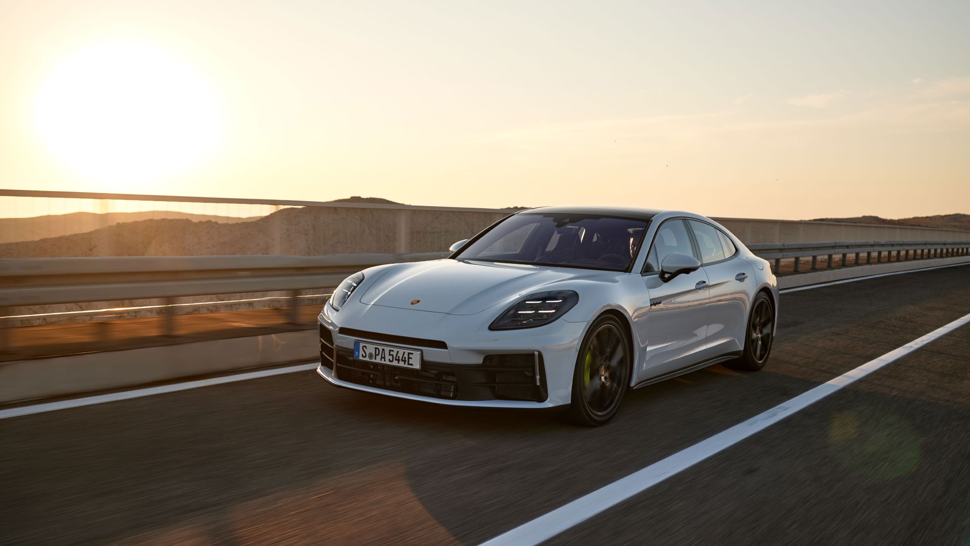 2025 Porsche Panamera 4S PHEV Exterior 
