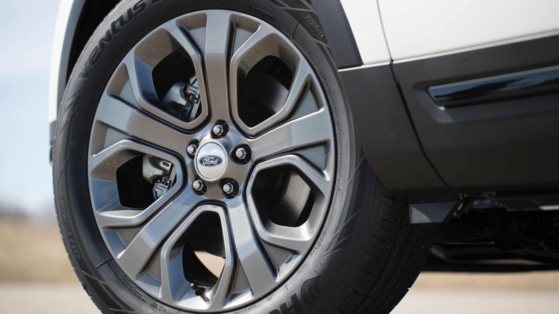 2018 Ford Explorer Sport HR wheel