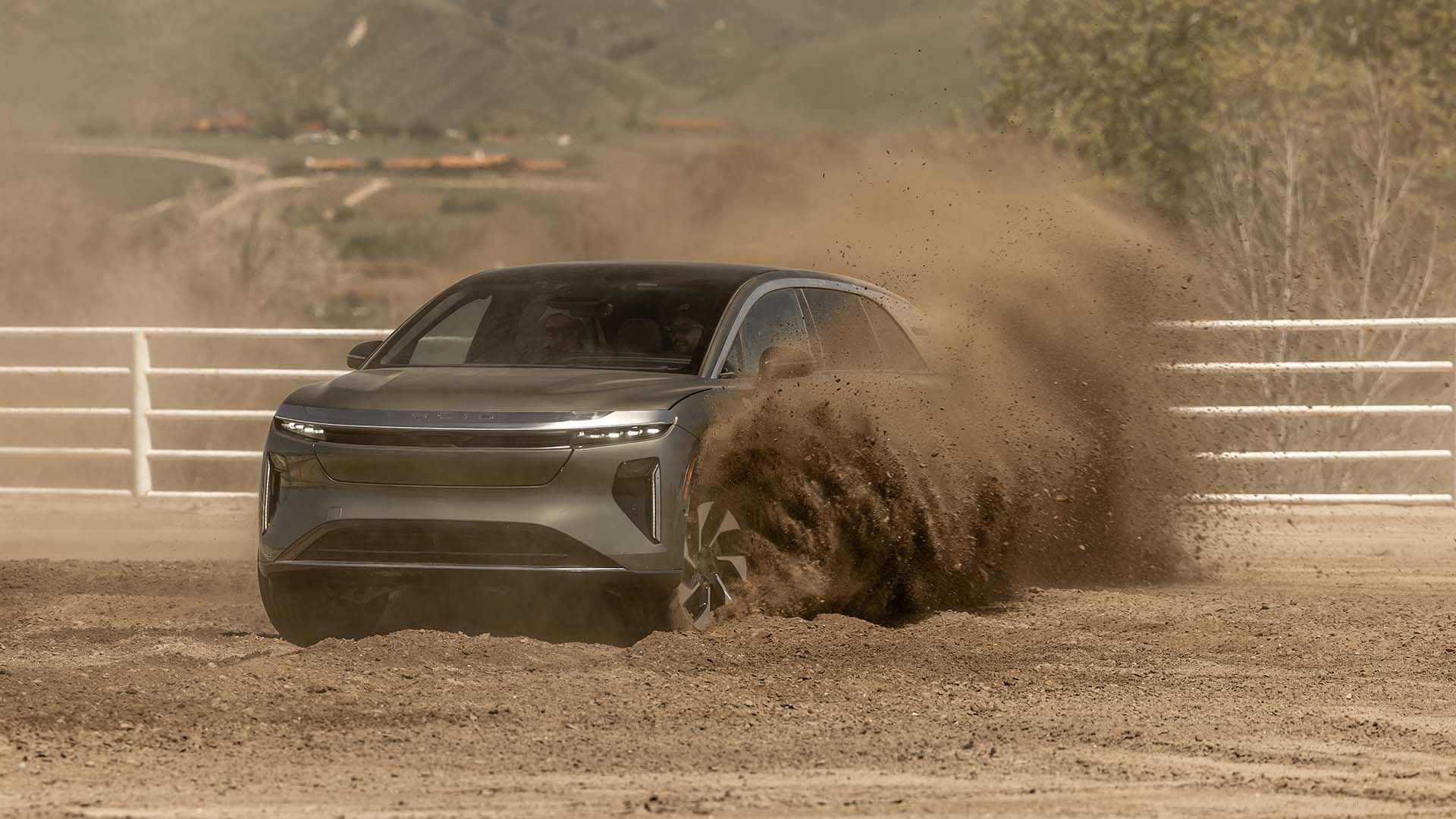 2025 Lucid Gravity Dirt Driving 1 TopSpeed