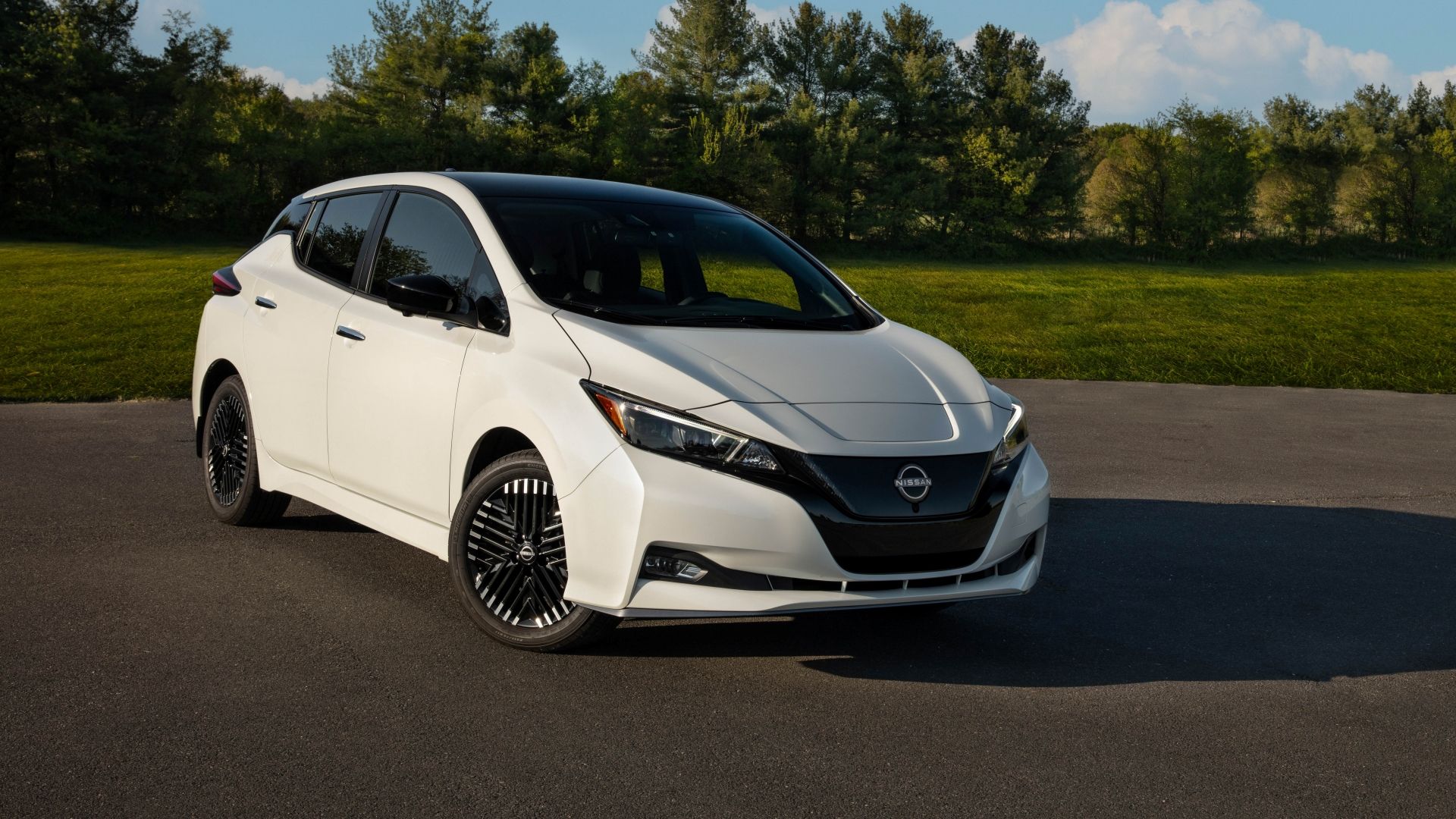 2025 Nissan Leaf Front Three-Quarter