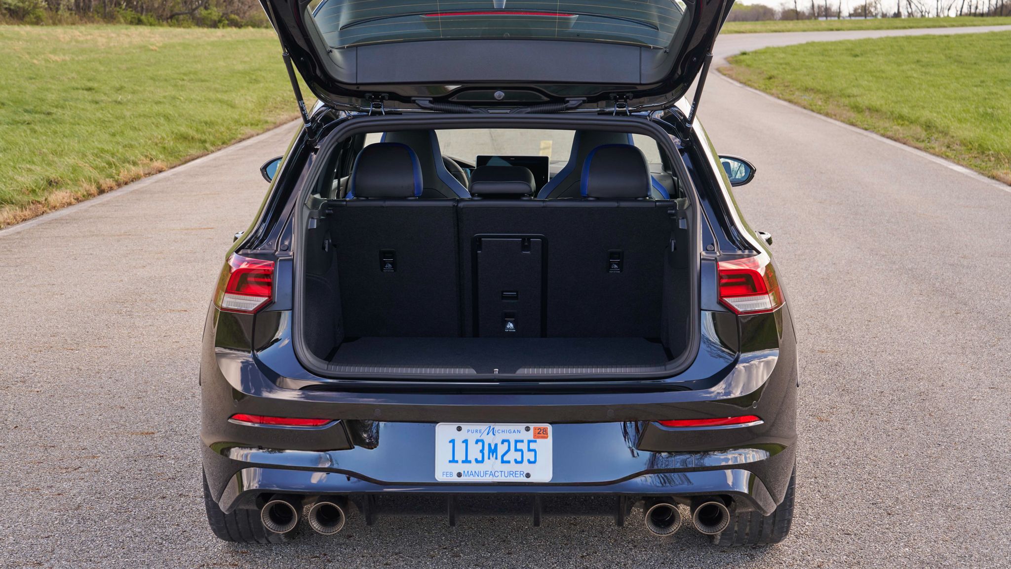 2025 Volkswagen Golf R OEM Pics (1)