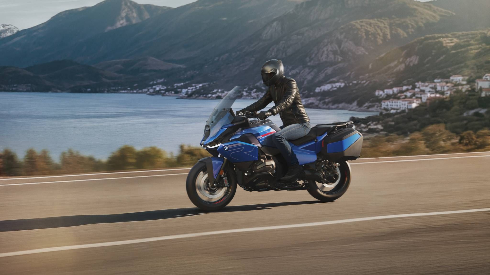 2026 BMW R 1300 RT Action 3