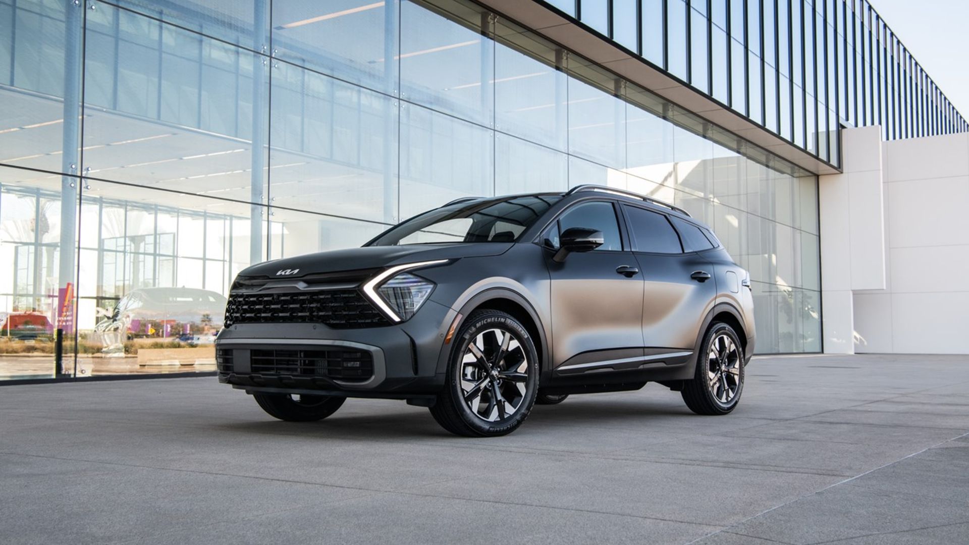 2025 Kia Sportage PHEV Exterior Side Profile