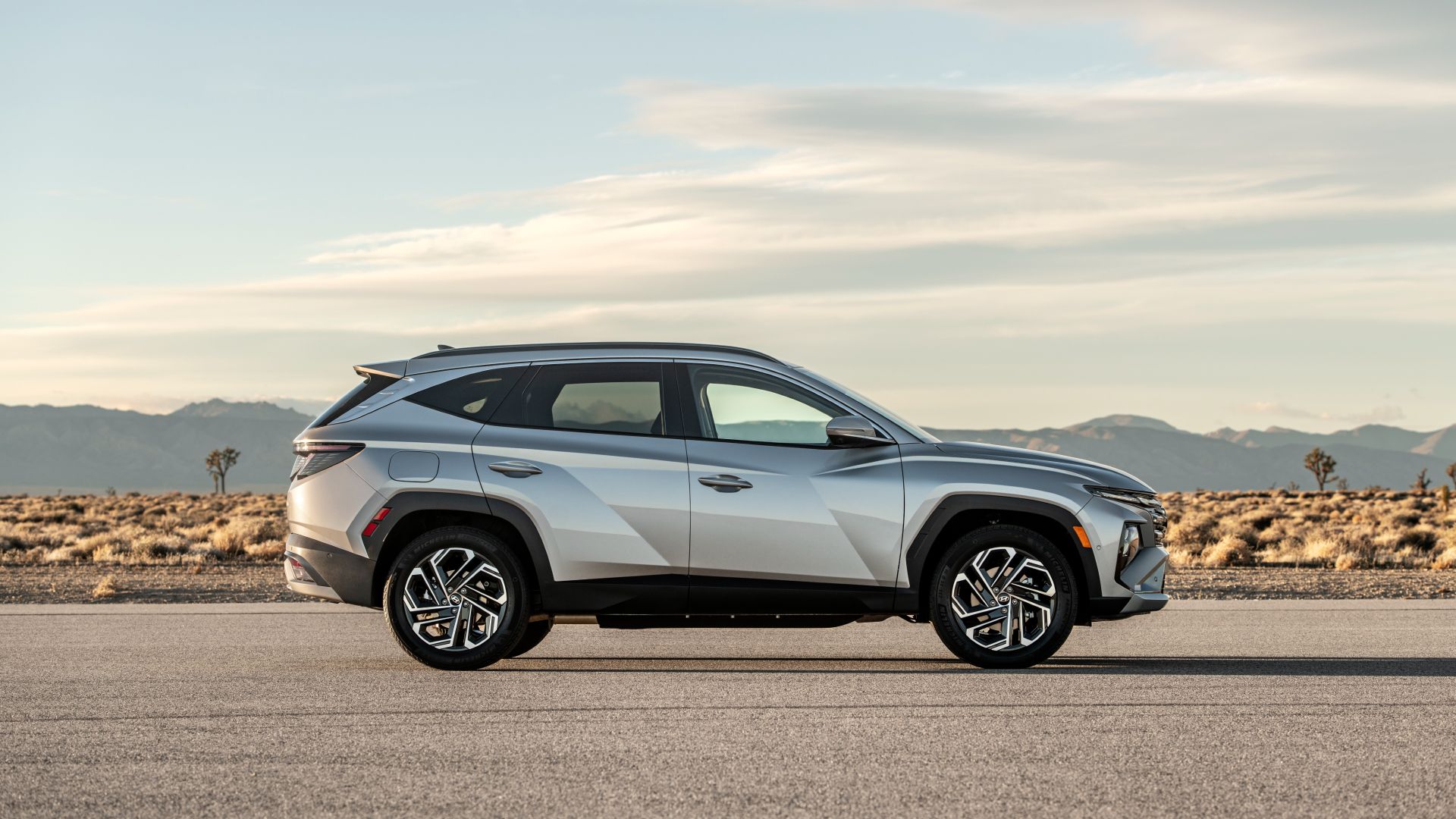 2025 Hyundai Tucson Plug-In Hybrid Exterior Side Profile