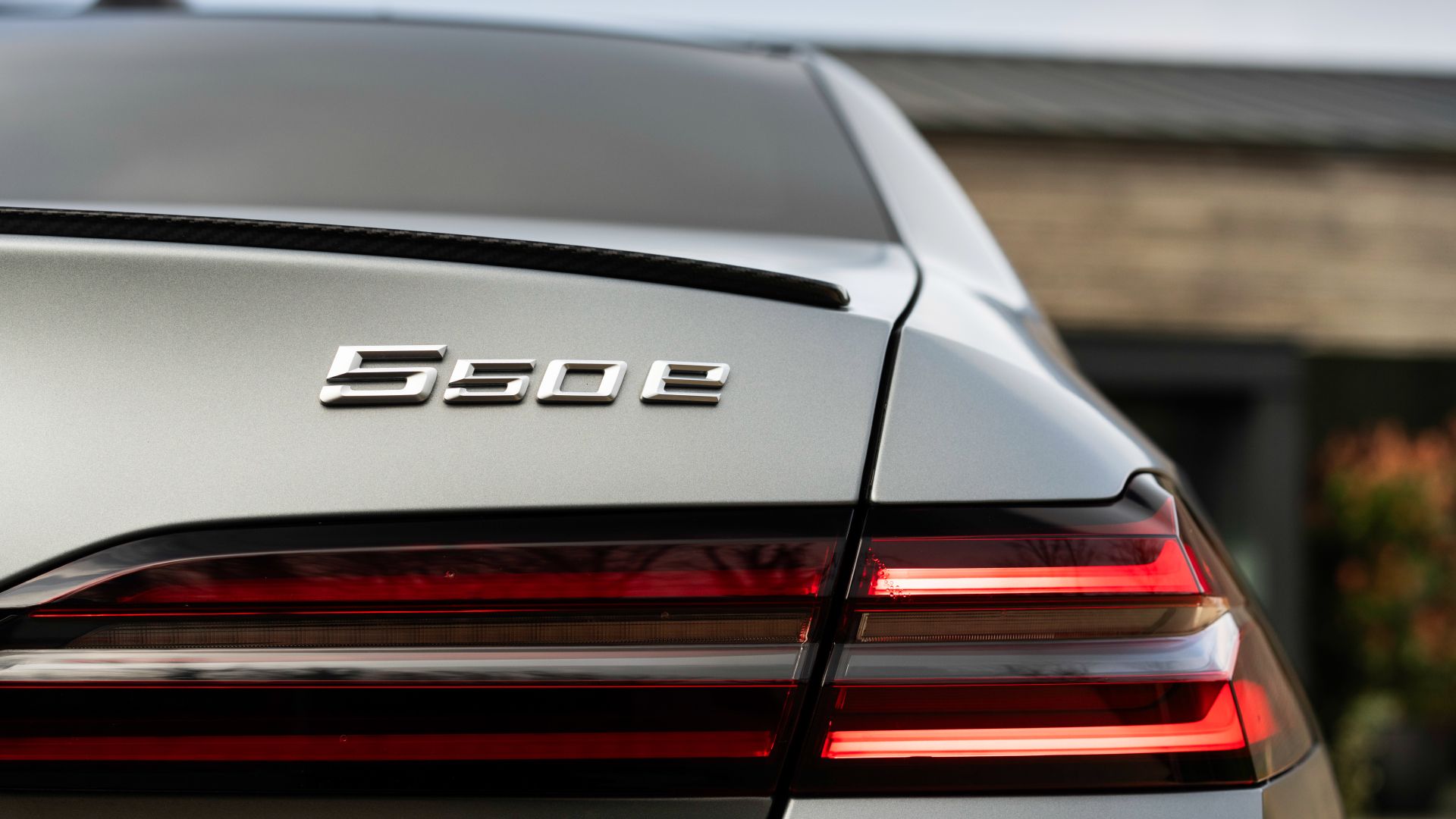 2025 BMW 550e Plug-In Hybrid Exterior Trunk Badge