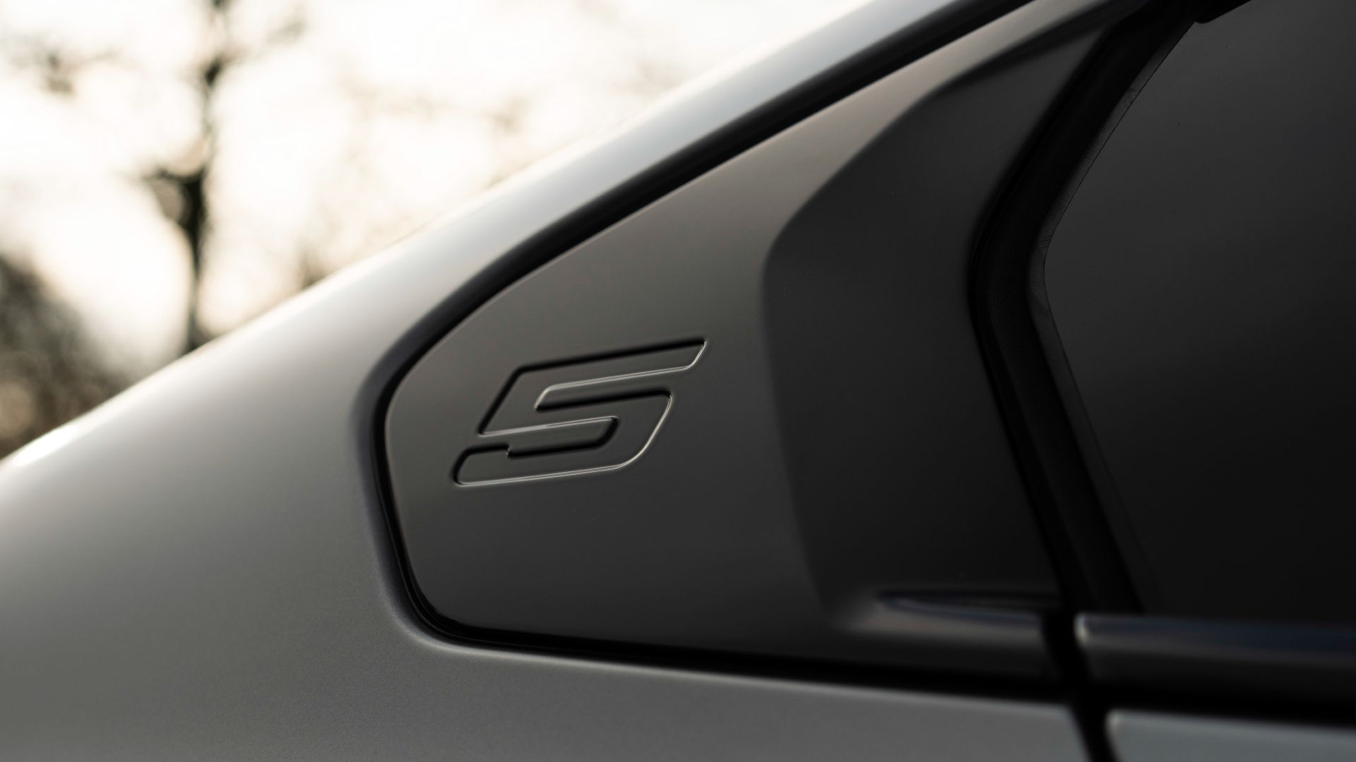 2025 BMW 550e Plug-In Hybrid Exterior Window Paneling