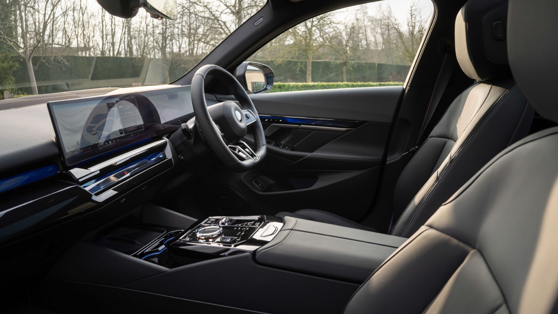 2025 BMW 550e Plug-In Hybrid Interior Front Cabin