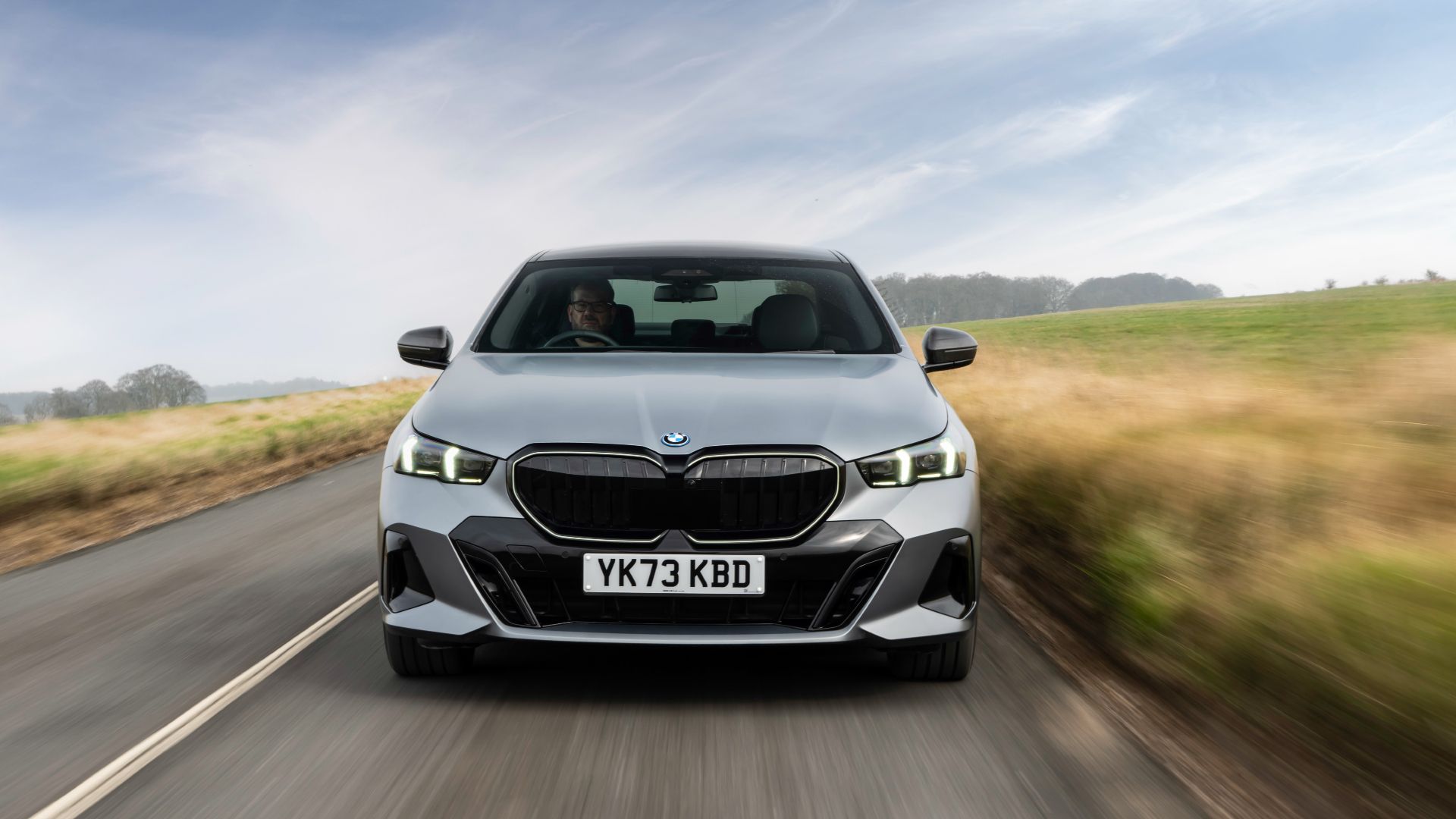 2025 BMW 550e Plug-In Hybrid Exterior Front Facsia