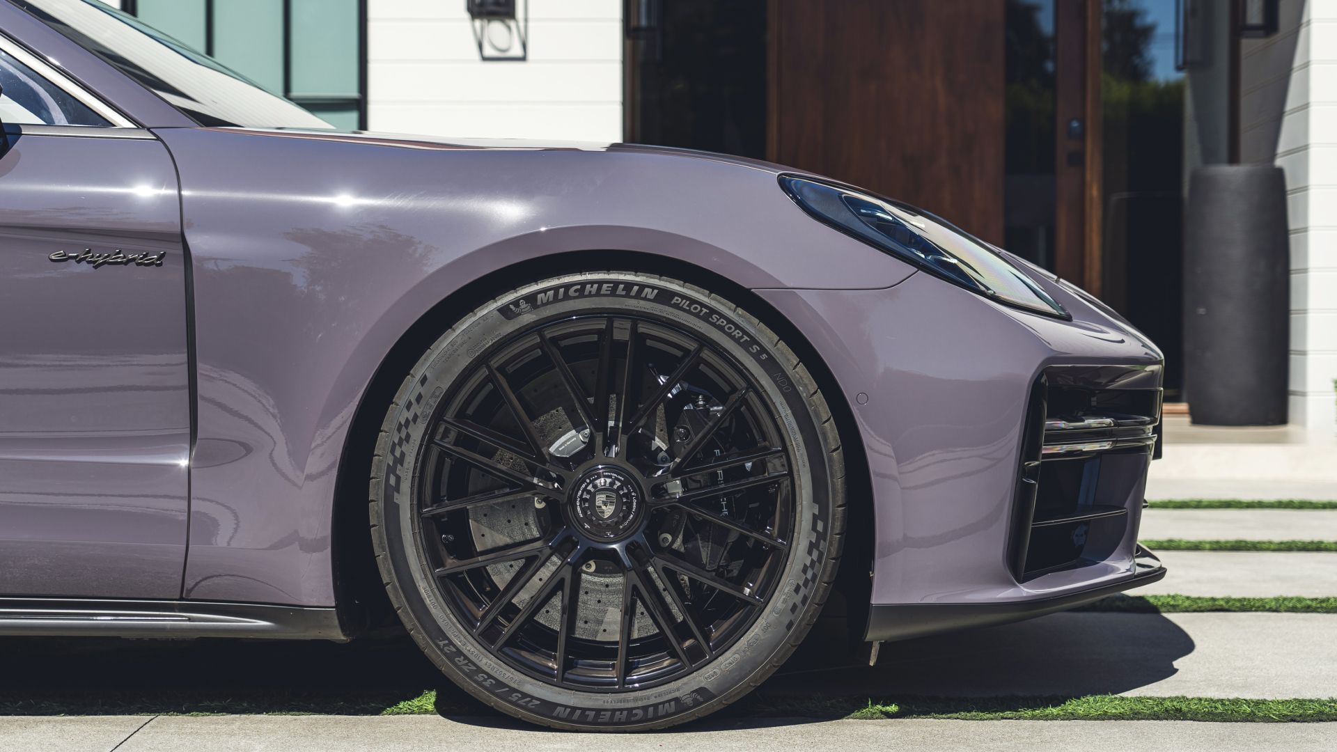 2025 Porsche Panamera Turbo S E-Hybrid Exterior Wheel Closeup