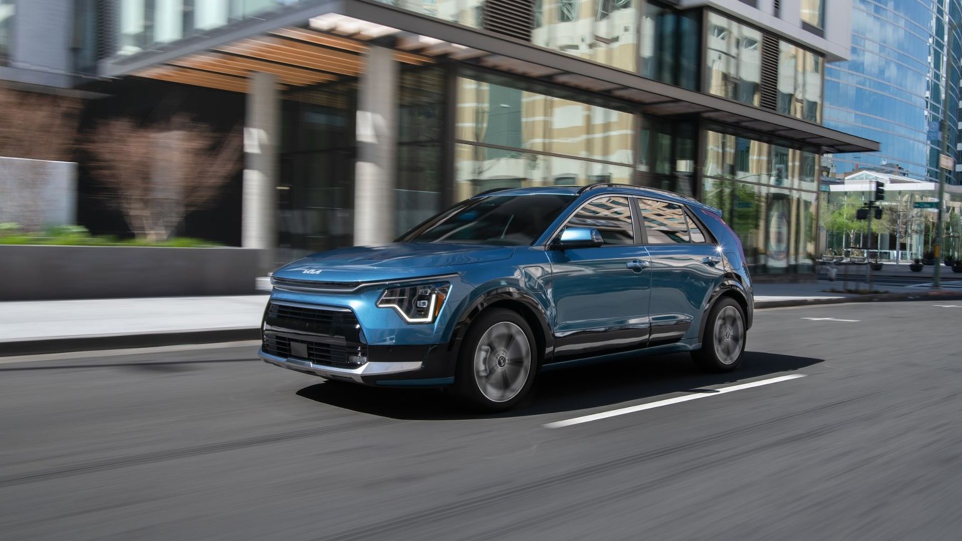 2023 Kia Niro PHEV Exterior Driving Down Road