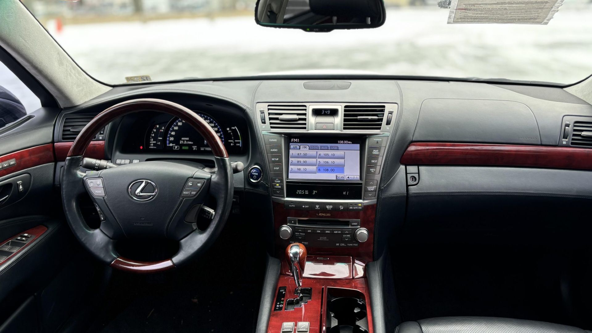 2010 Lexus LS 600h Interior Front Cabin