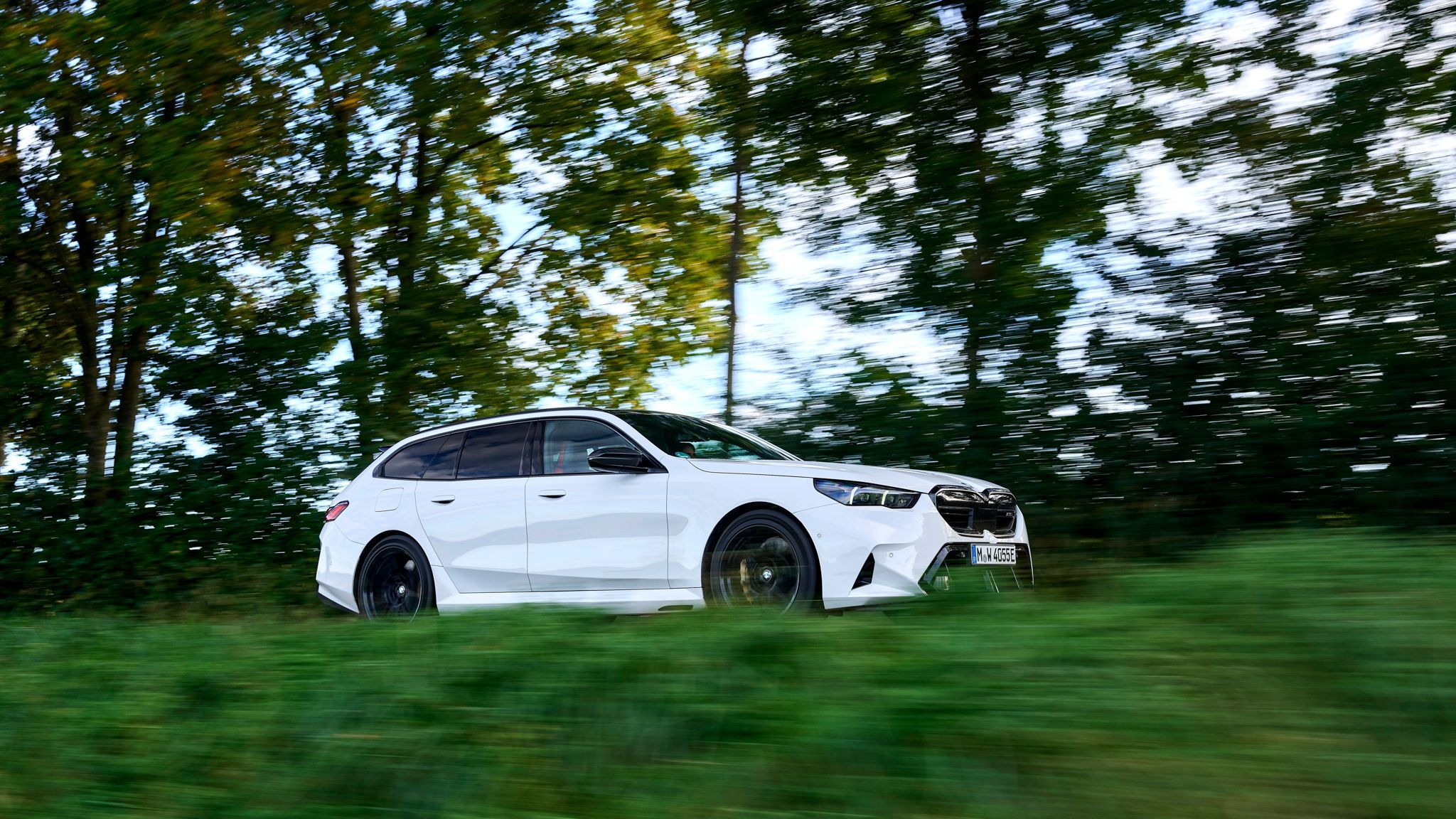 2025 BMW M5 Touring-1