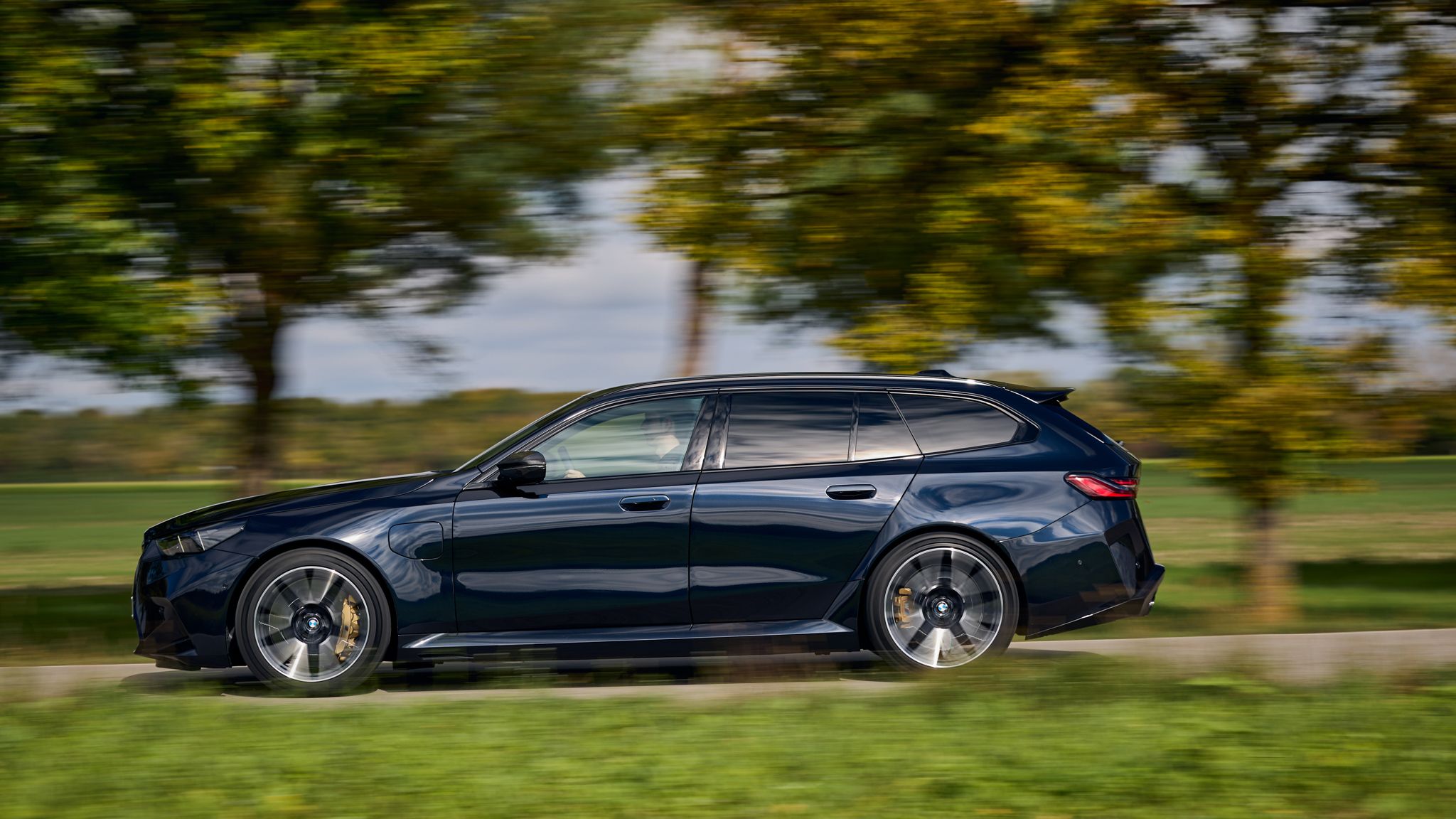 2025 BMW M5 Touring-11
