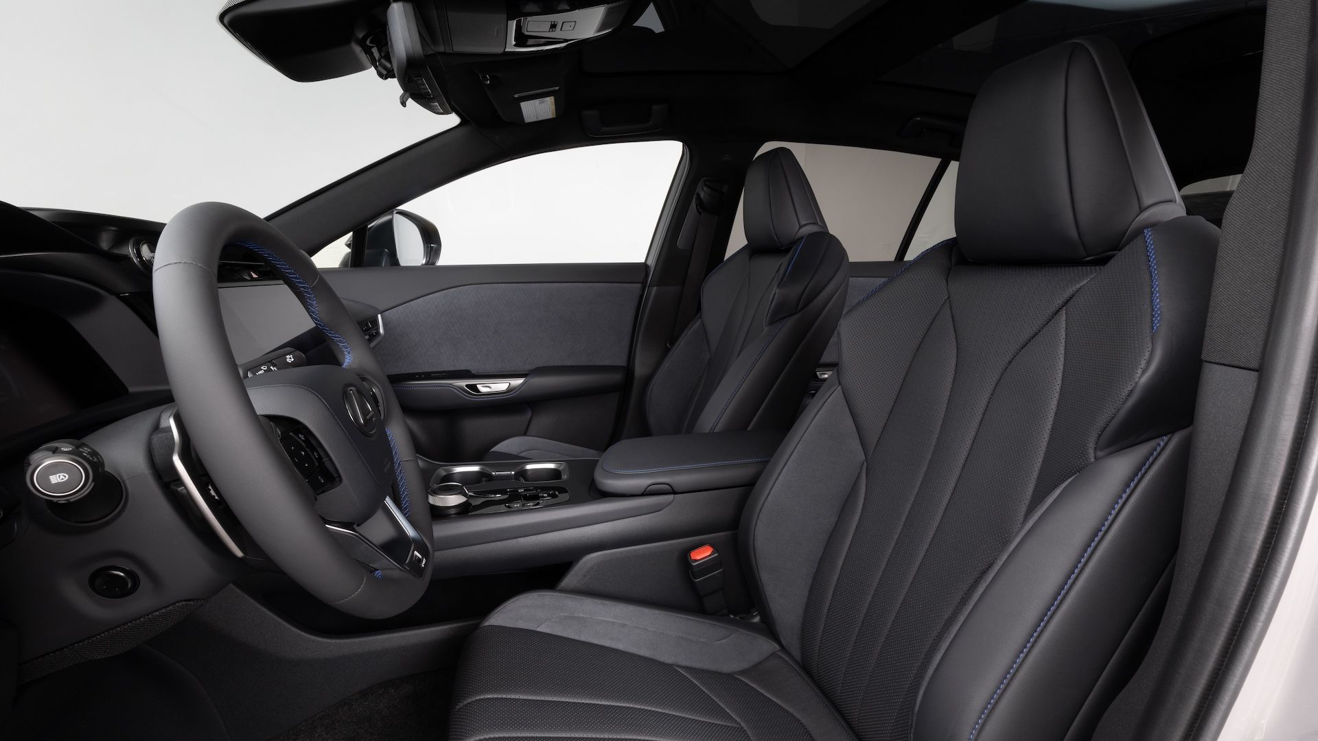 2026_Lexus_RZ_550e_013