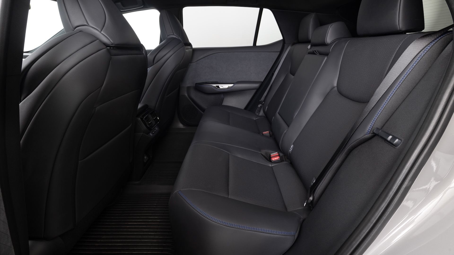 2026_Lexus_RZ_550e_014