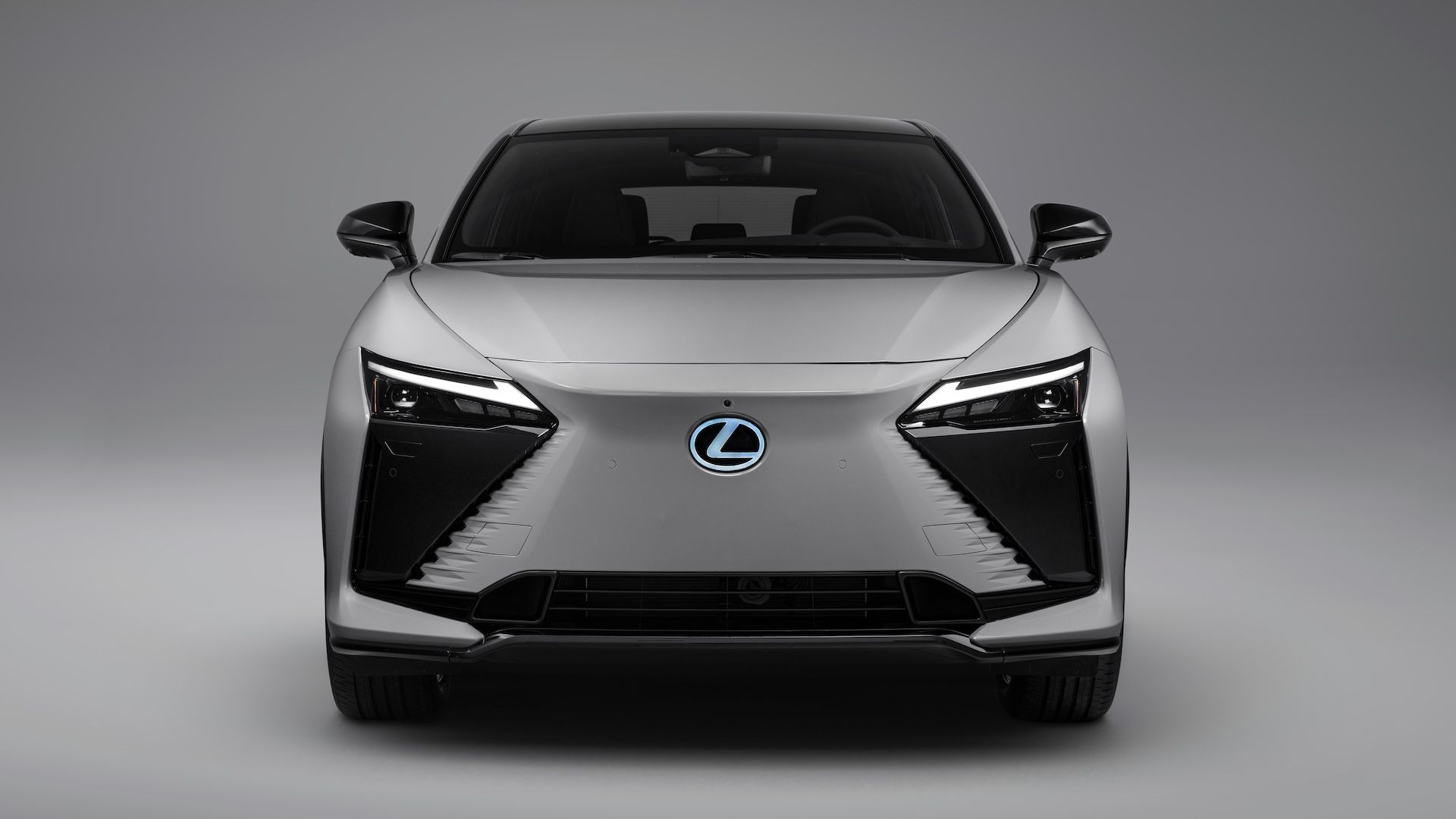 2026_Lexus_RZ_550e_02
