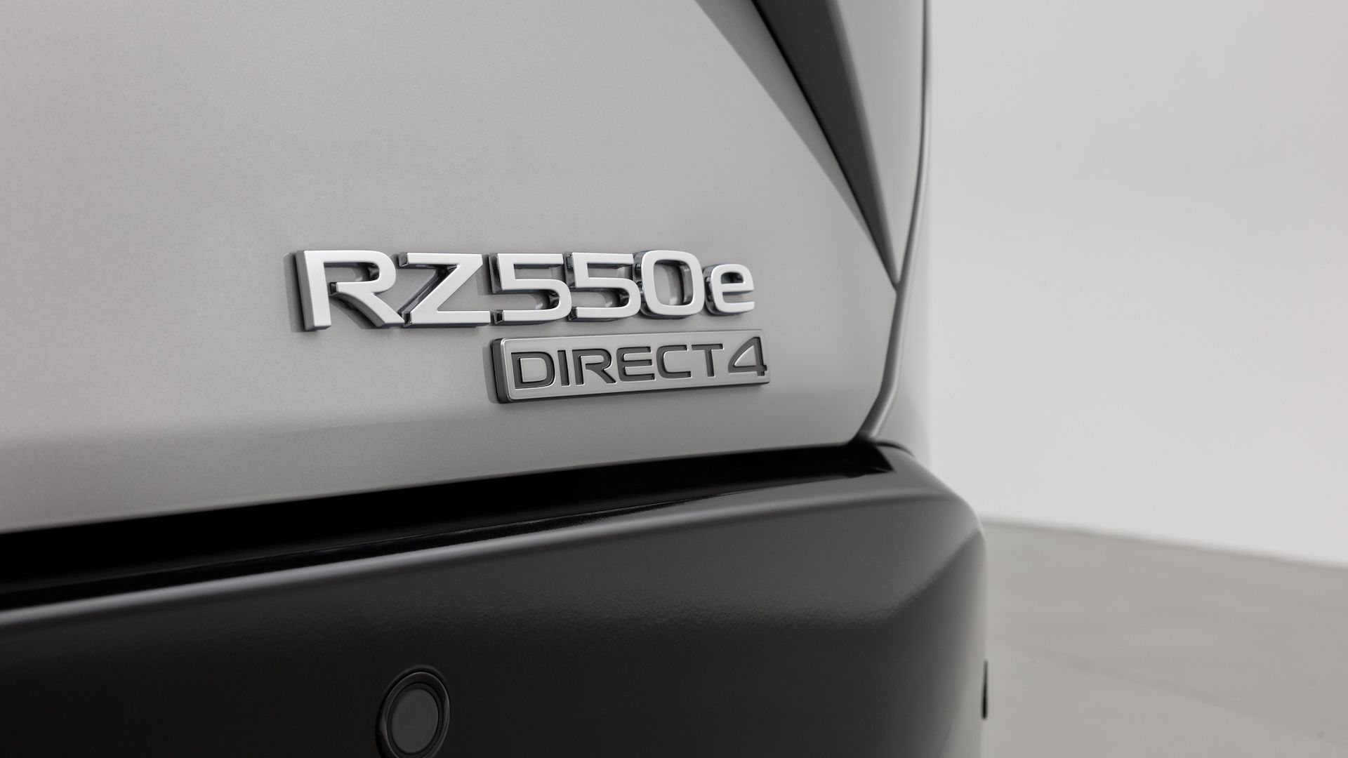 2026_Lexus_RZ_550e_06