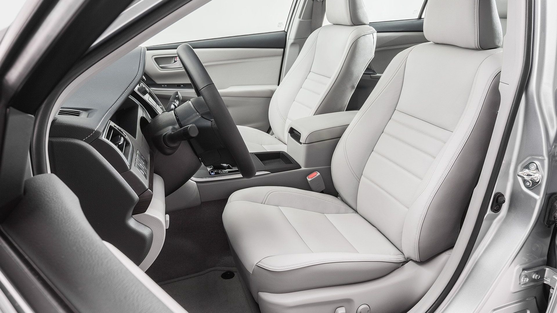 2017 Toyota Camry front seats